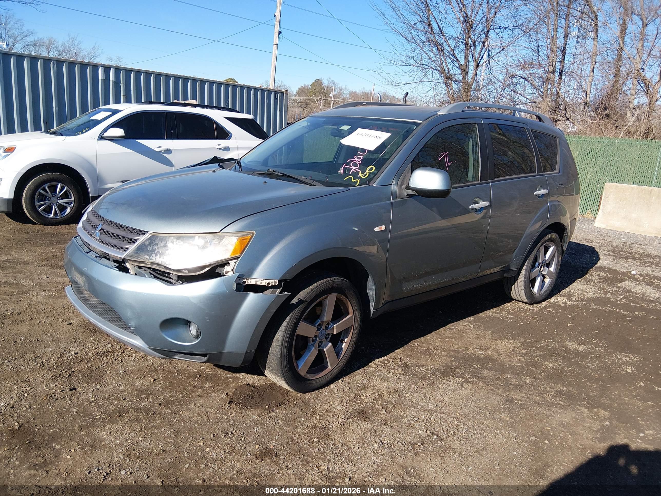 MITSUBISHI OUTLANDER image 2