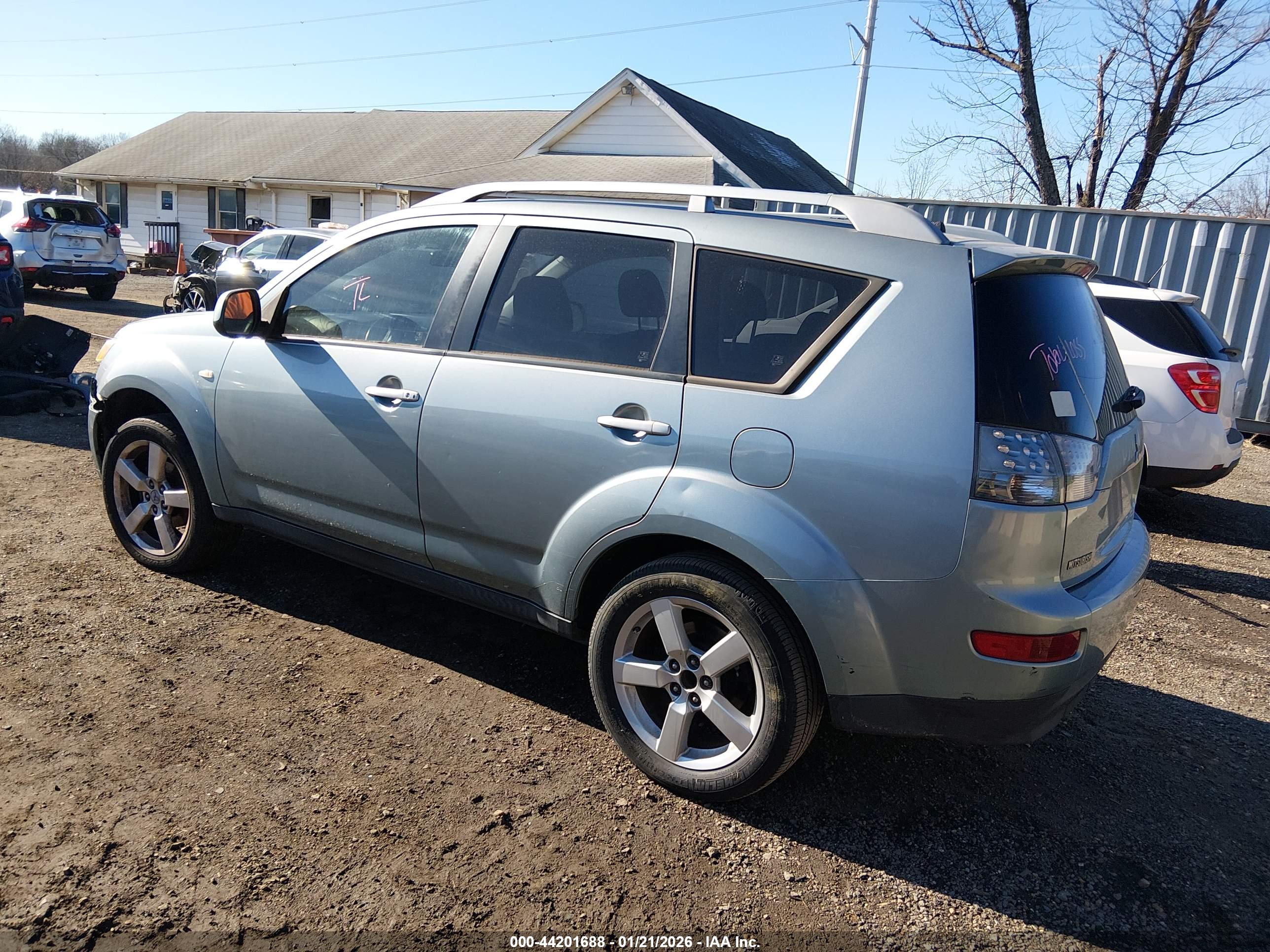 MITSUBISHI OUTLANDER image 3