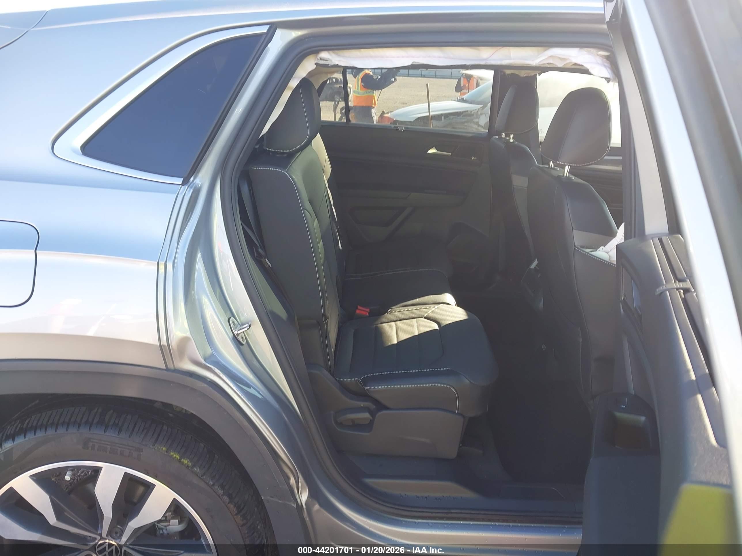 VOLKSWAGEN ATLAS image 8