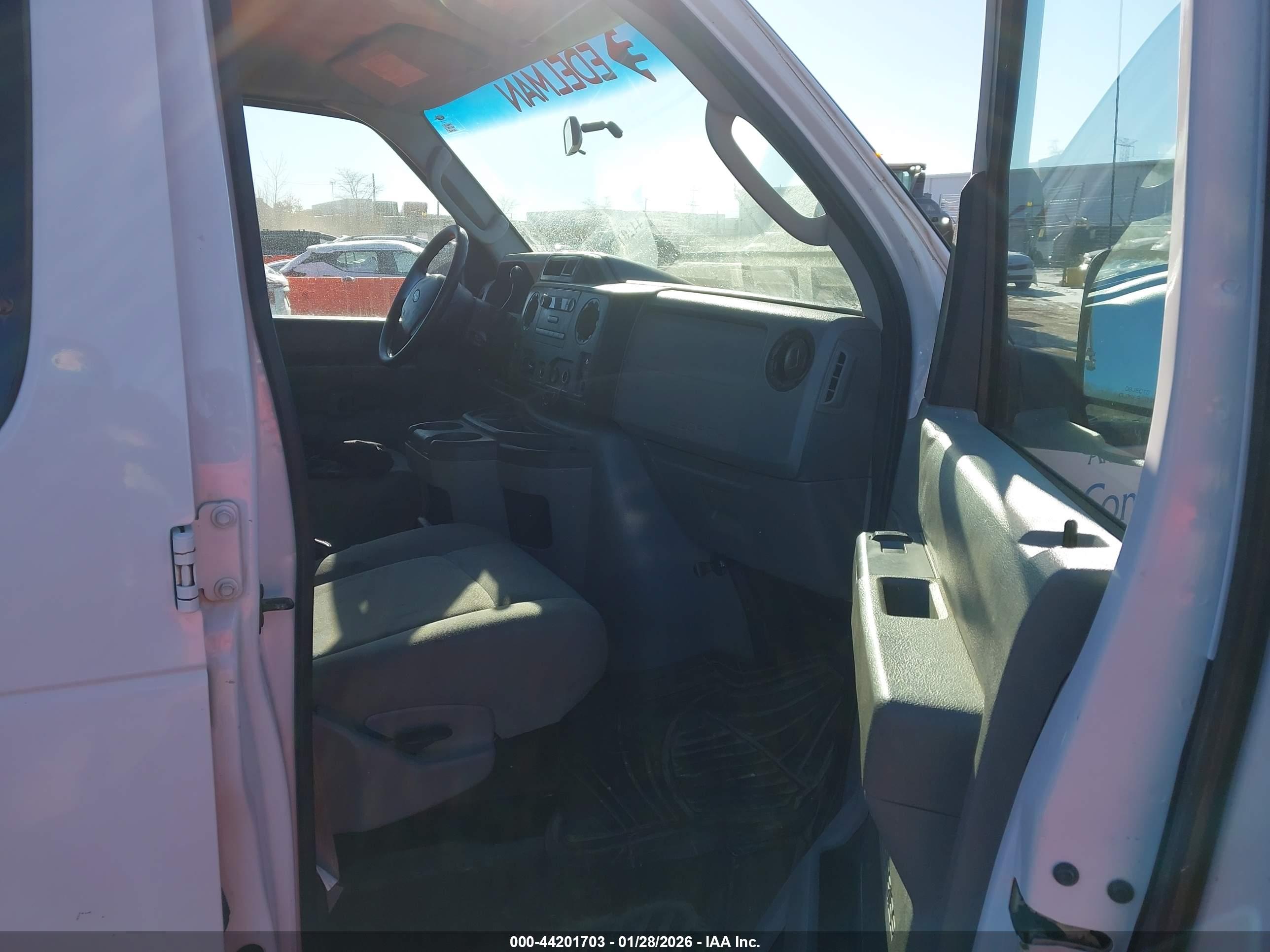 FORD E-250 image 5