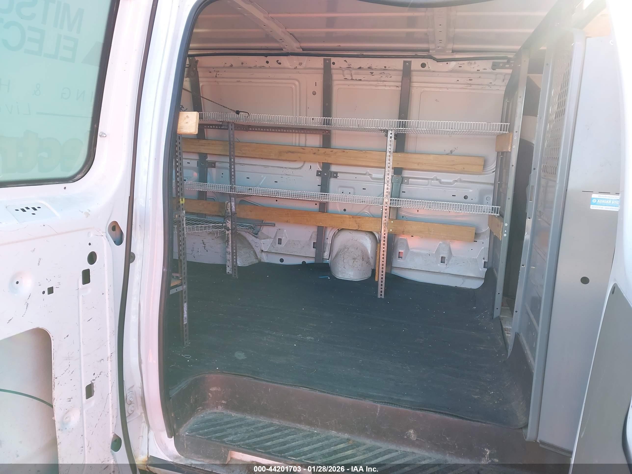 FORD E-250 image 8