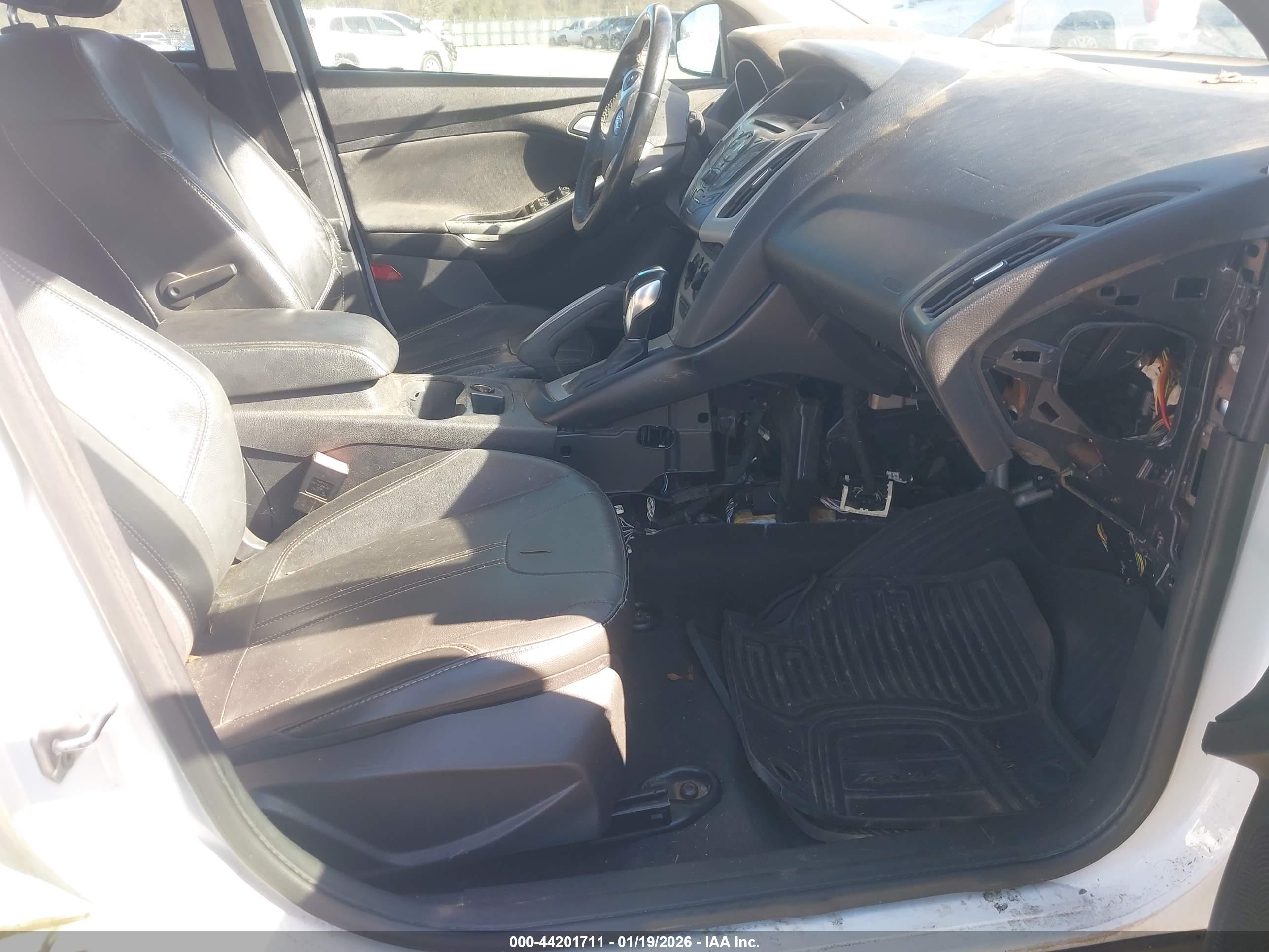 FORD FOCUS image 5
