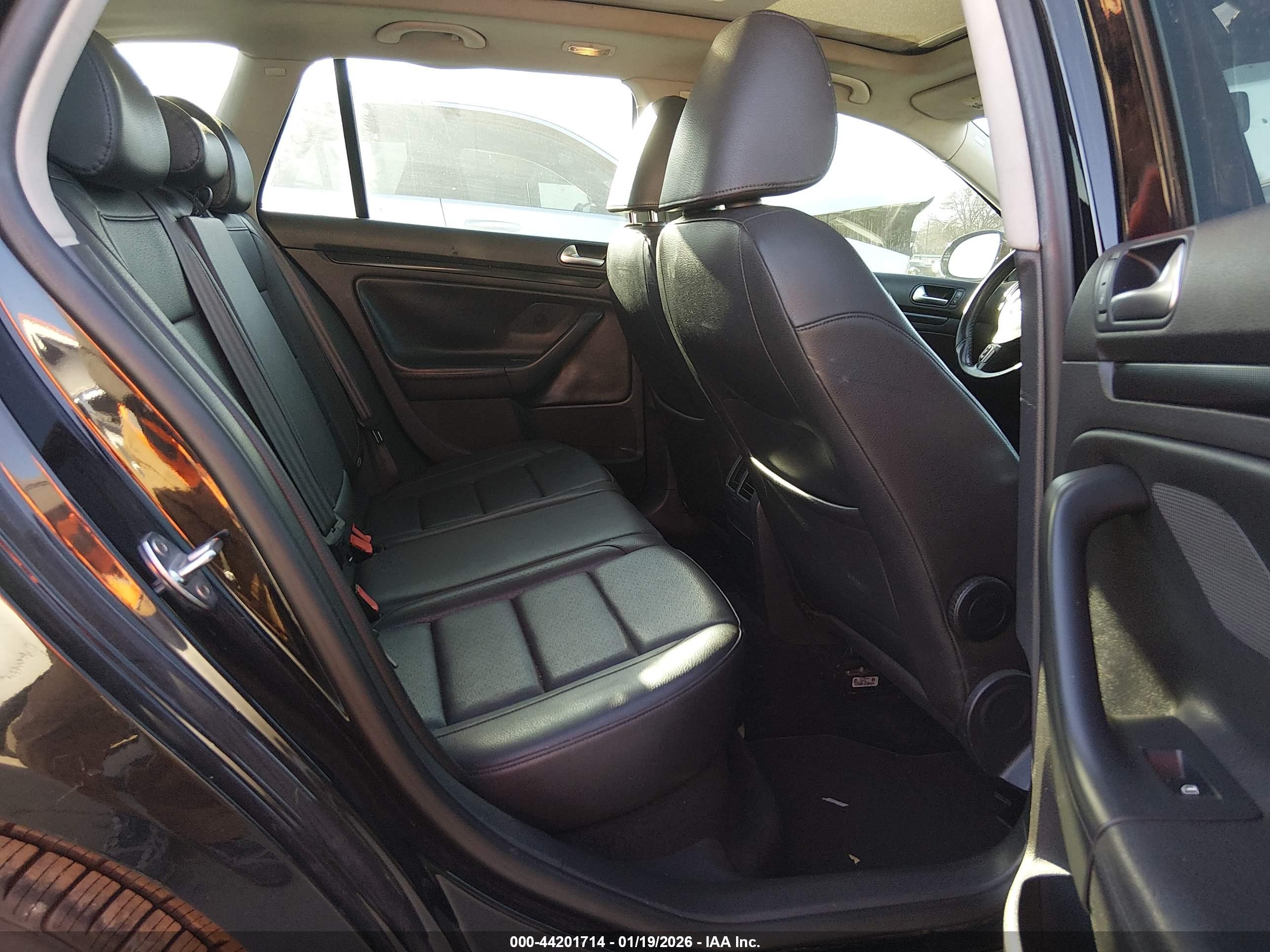 VOLKSWAGEN JETTA image 8