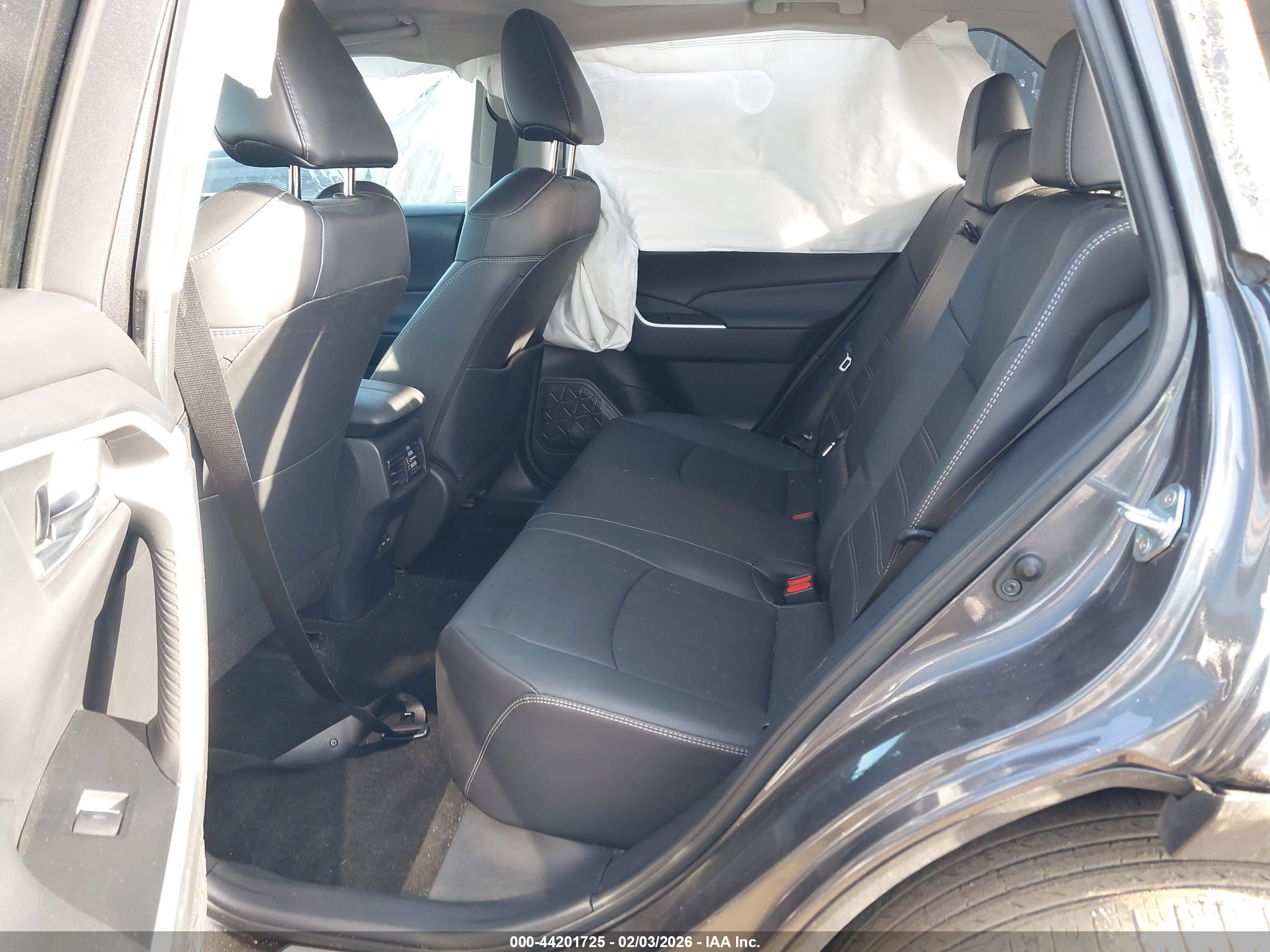 TOYOTA RAV4 image 8