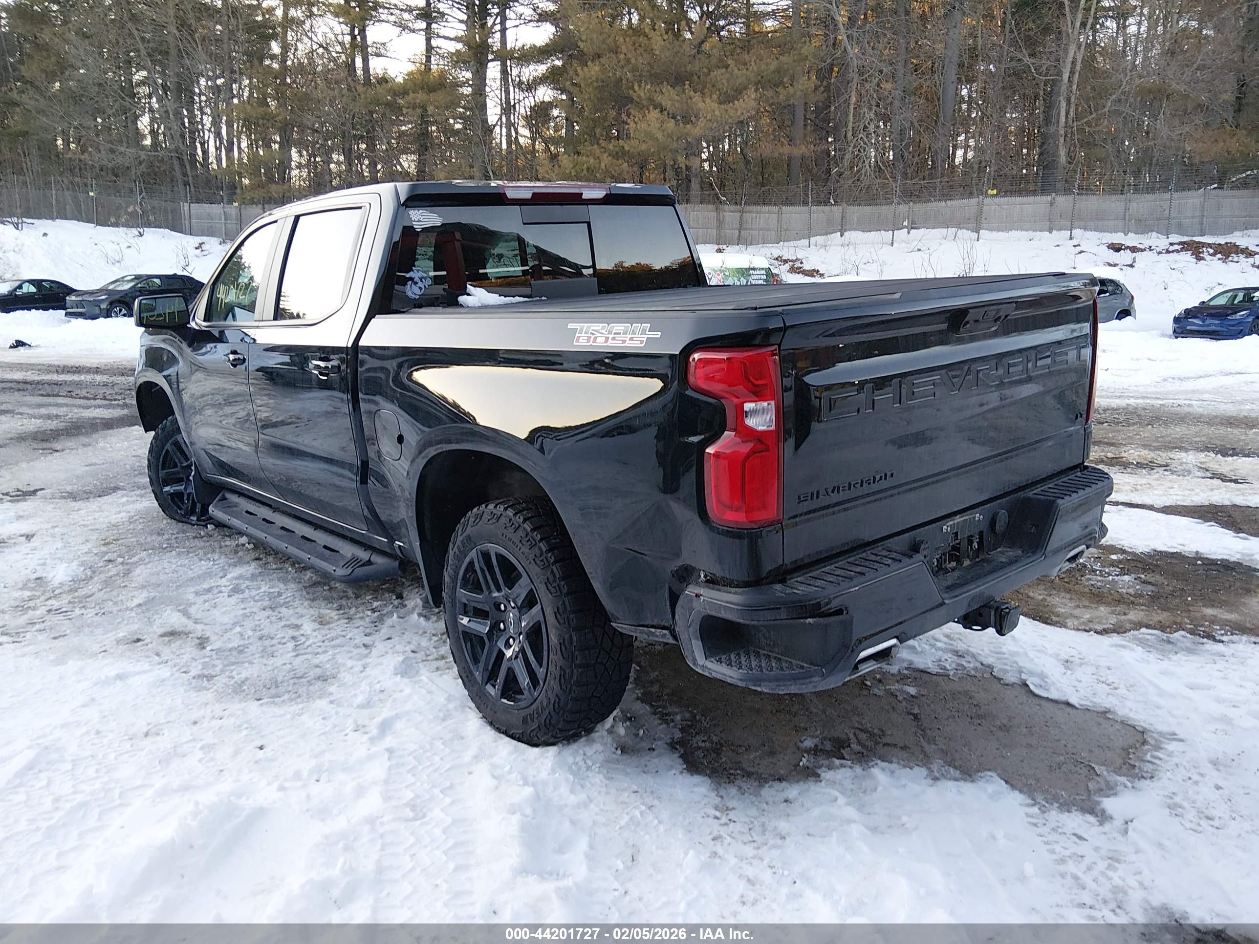 CHEVROLET SILVERADO image 3