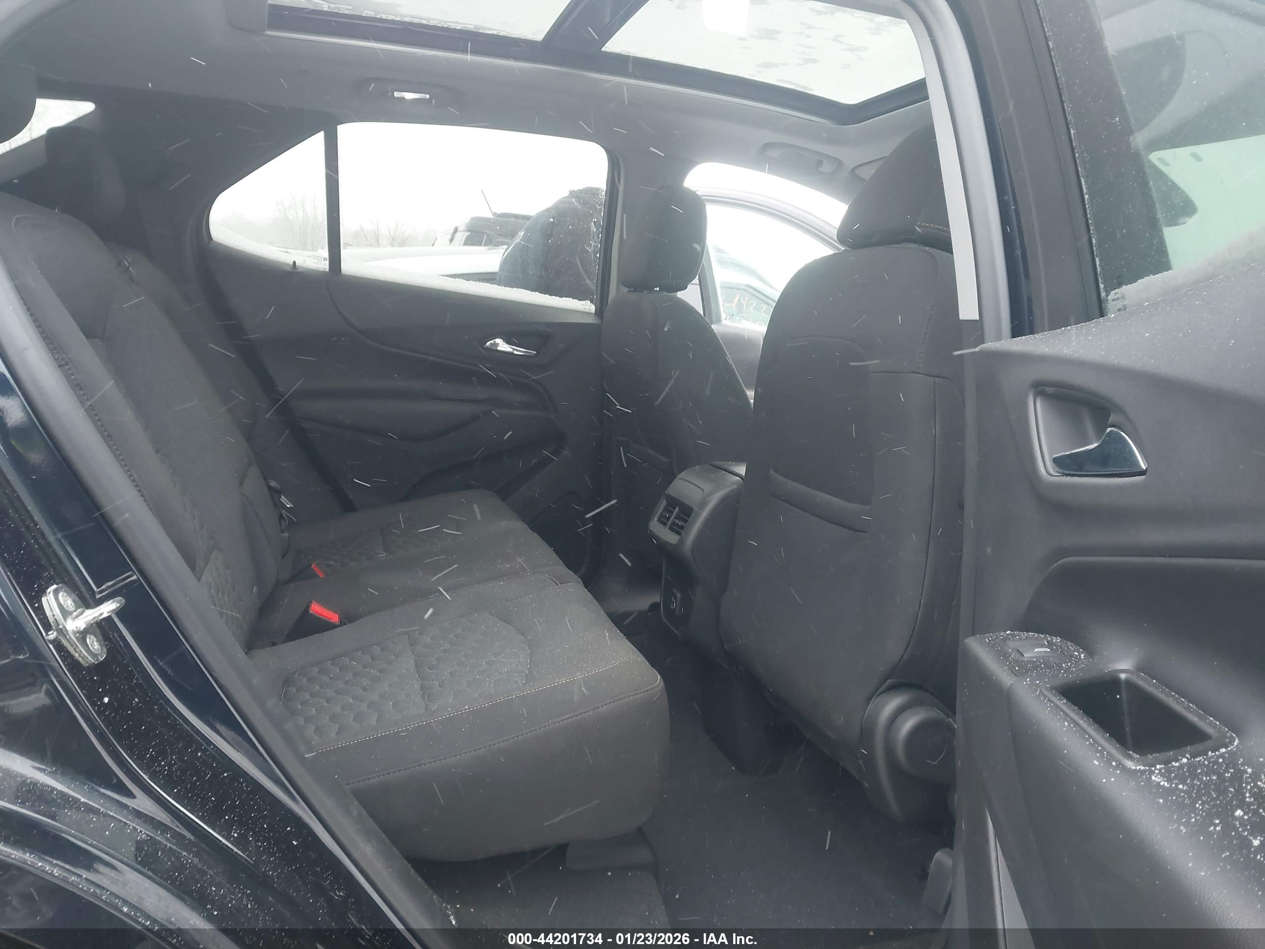 CHEVROLET EQUINOX image 8