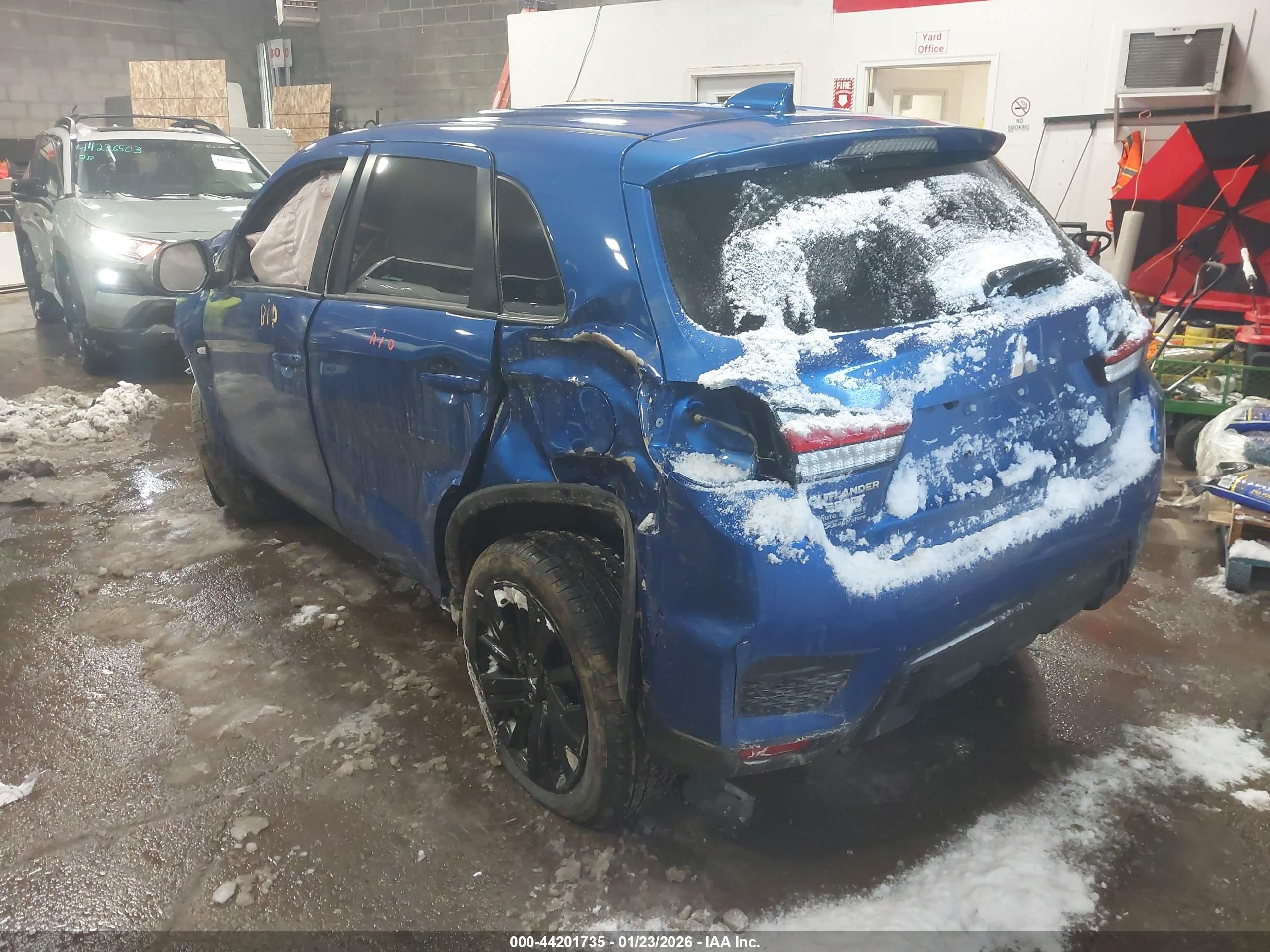 MITSUBISHI OUTLANDER image 3