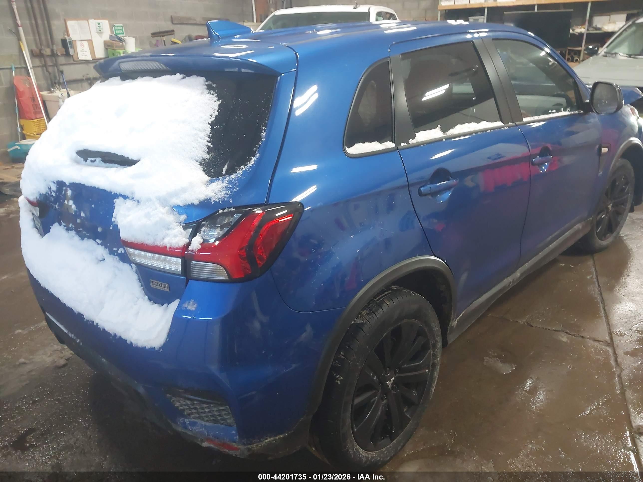 MITSUBISHI OUTLANDER image 4