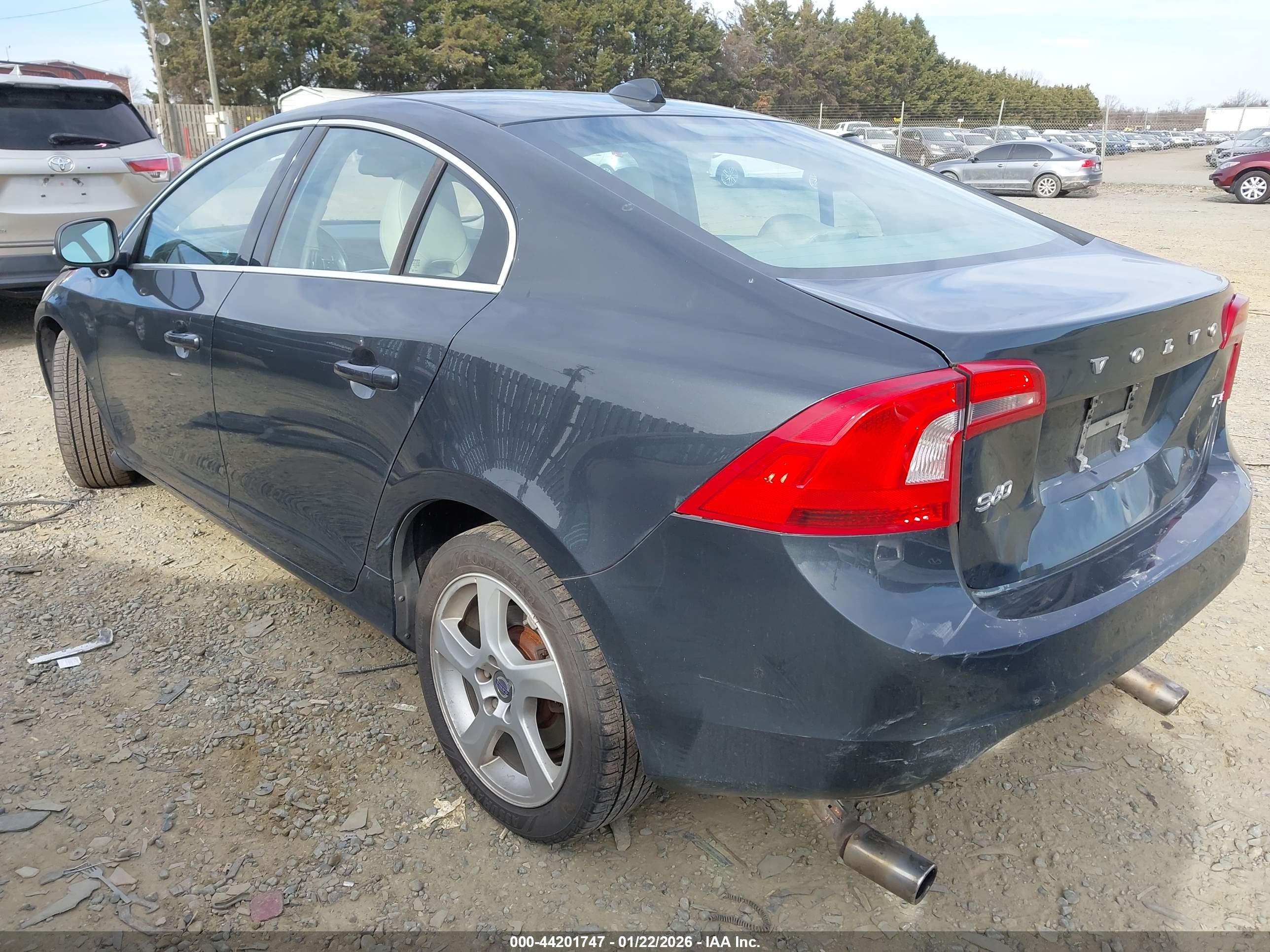 VOLVO S60 image 3