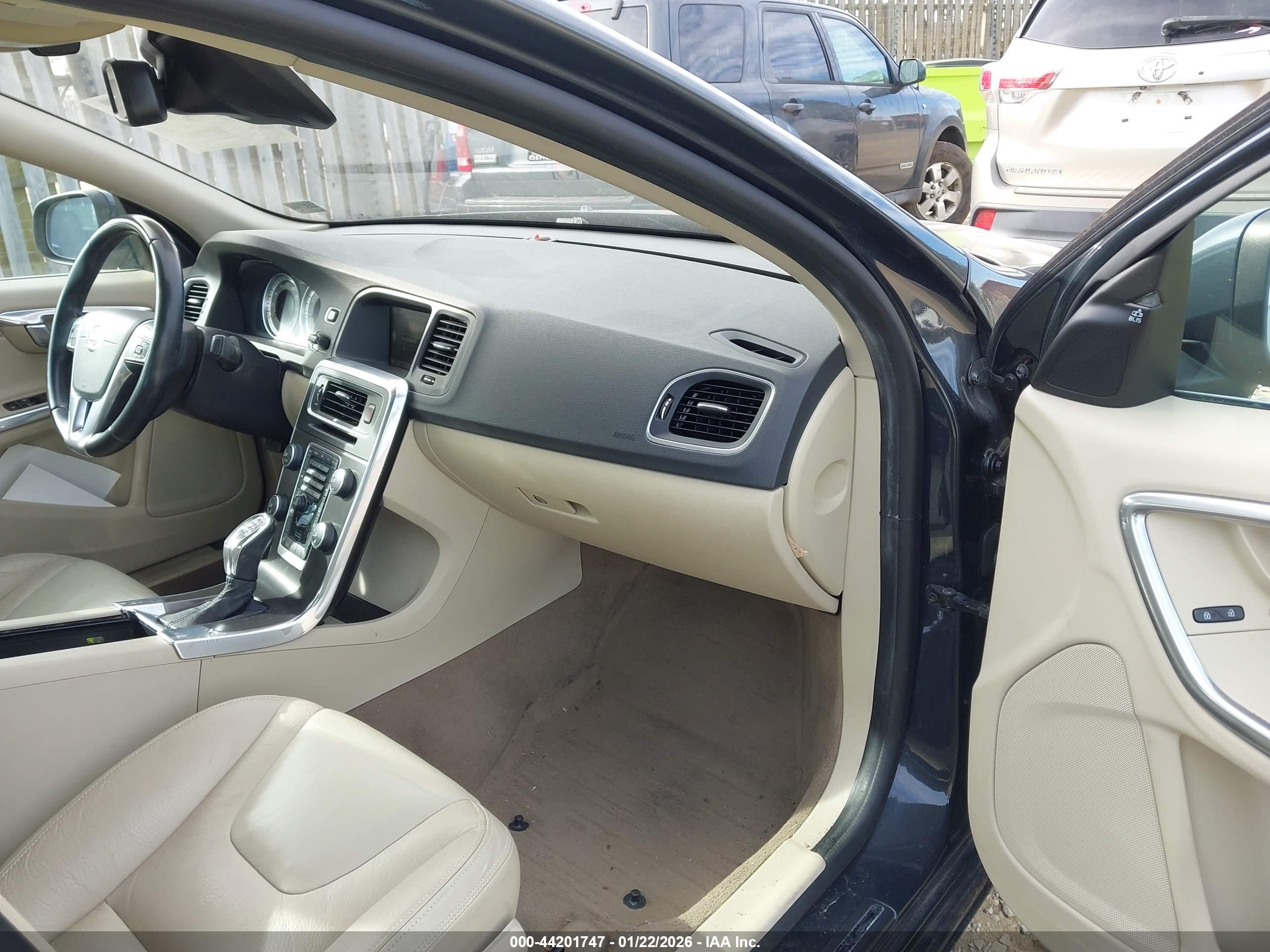 VOLVO S60 image 5