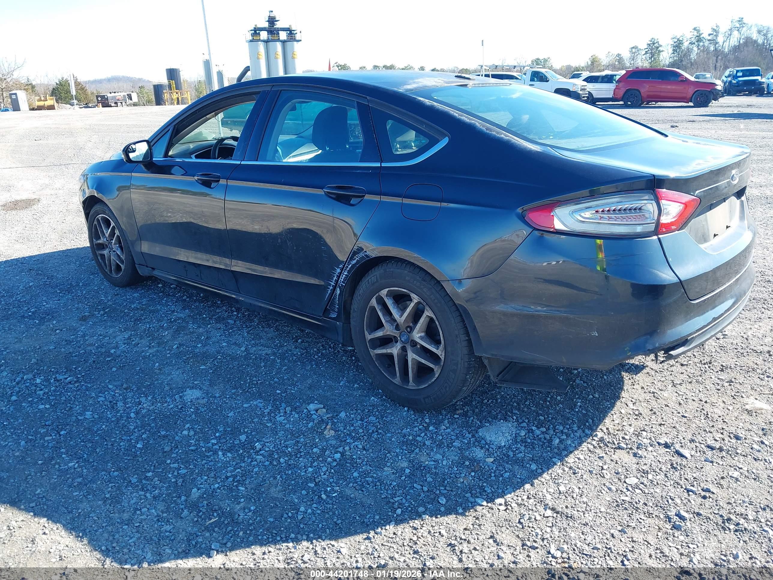 FORD FUSION image 3