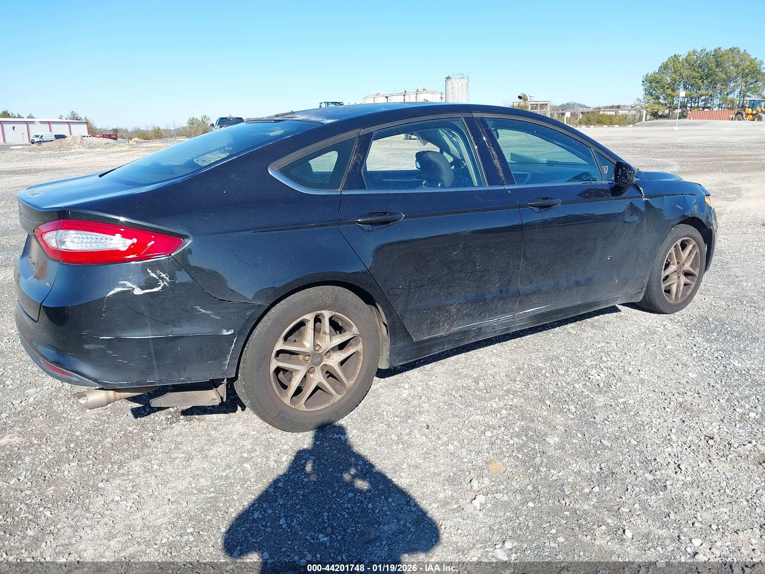 FORD FUSION image 4