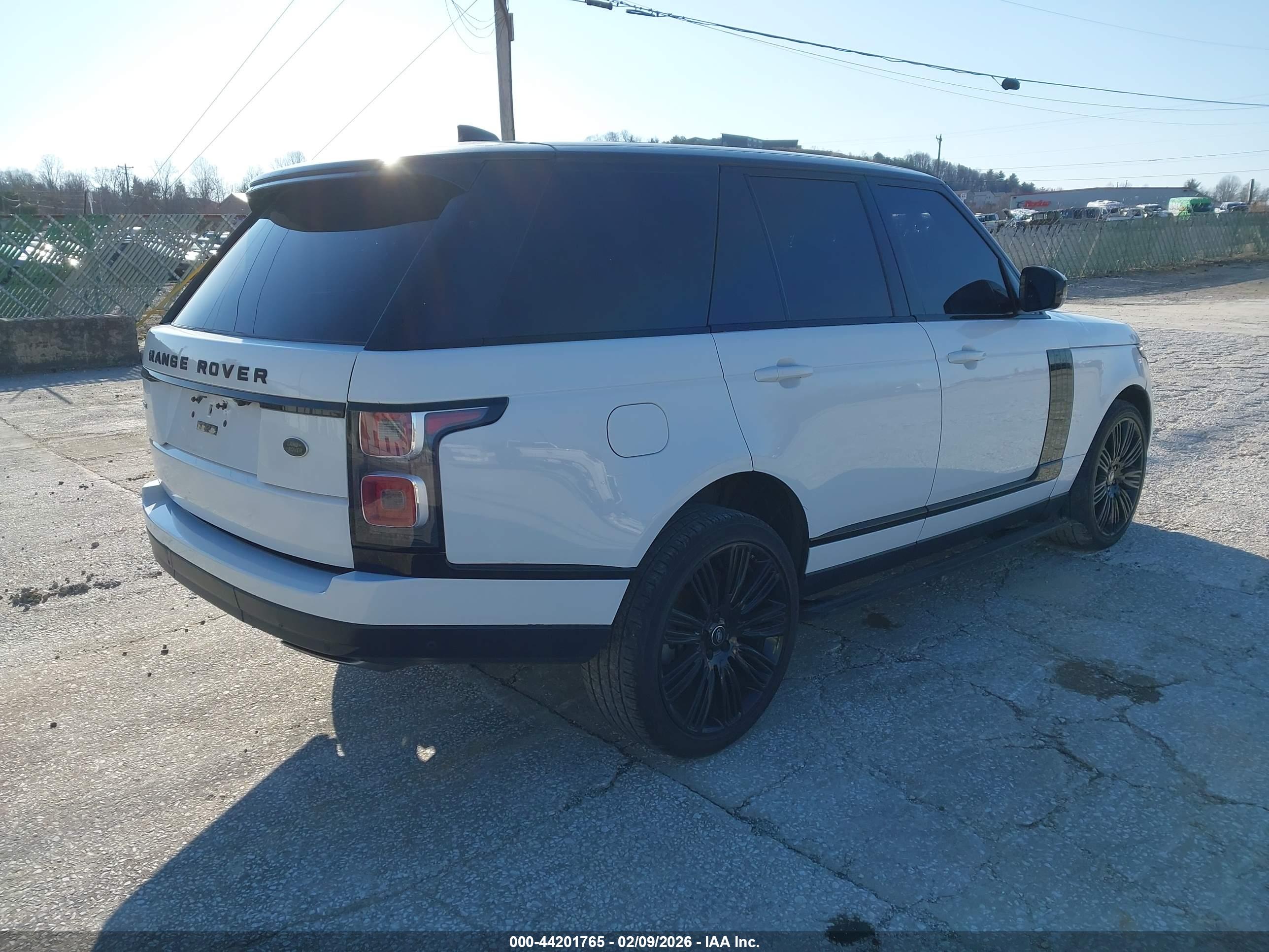 LAND ROVER image 4