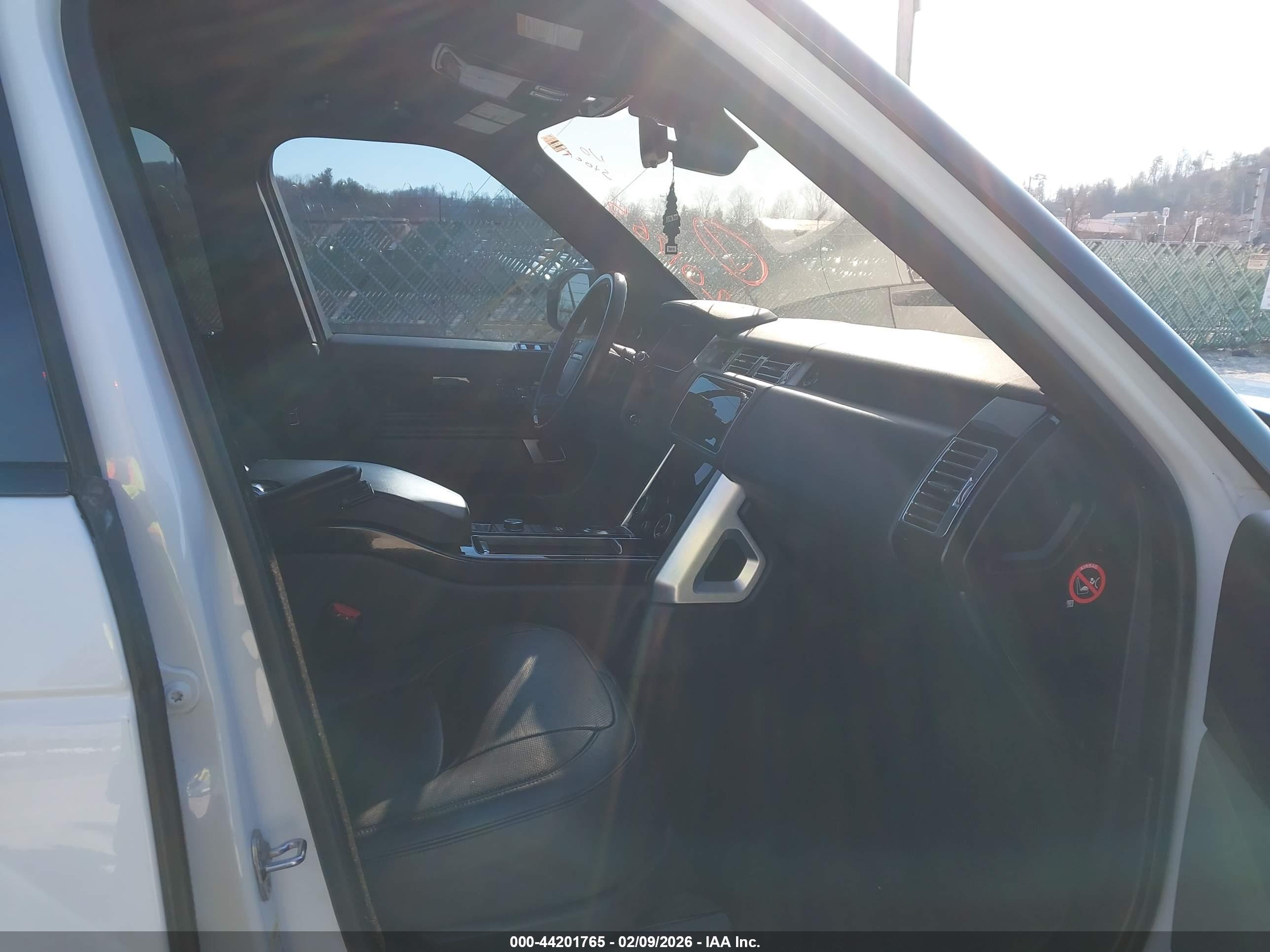 LAND ROVER image 5