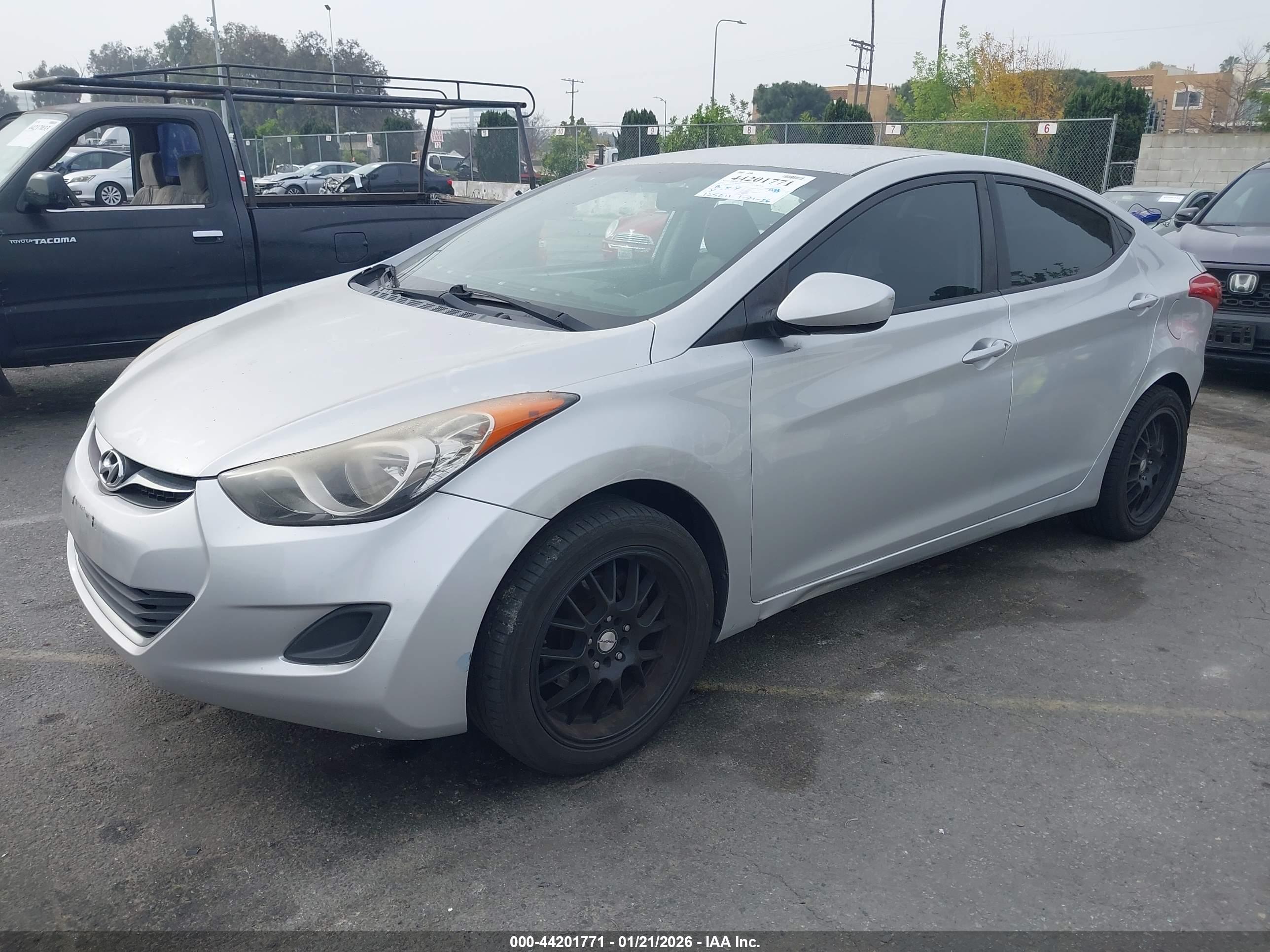 HYUNDAI ELANTRA image 2