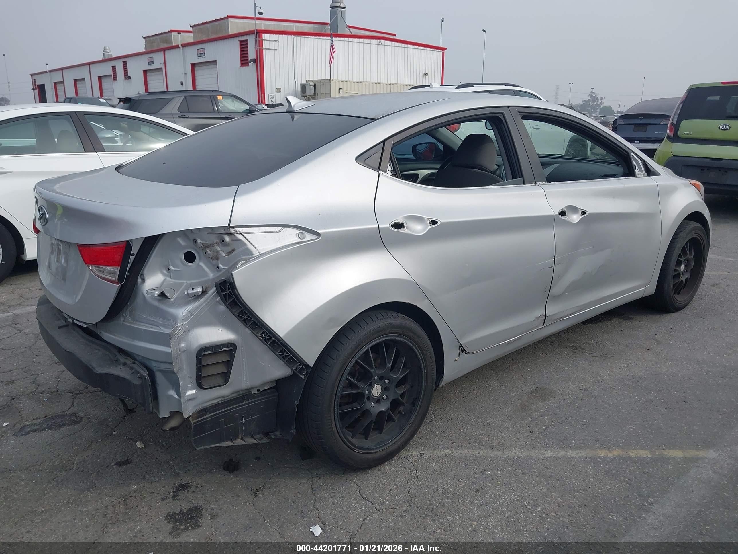 HYUNDAI ELANTRA image 4