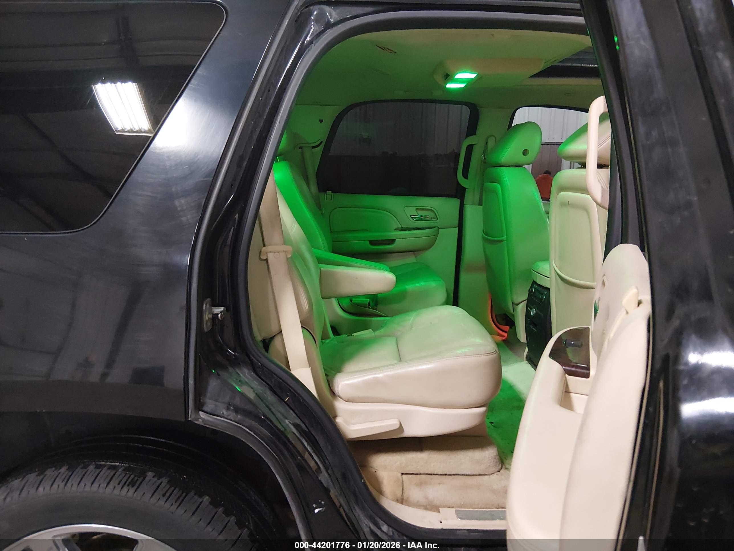 CADILLAC ESCALADE image 8