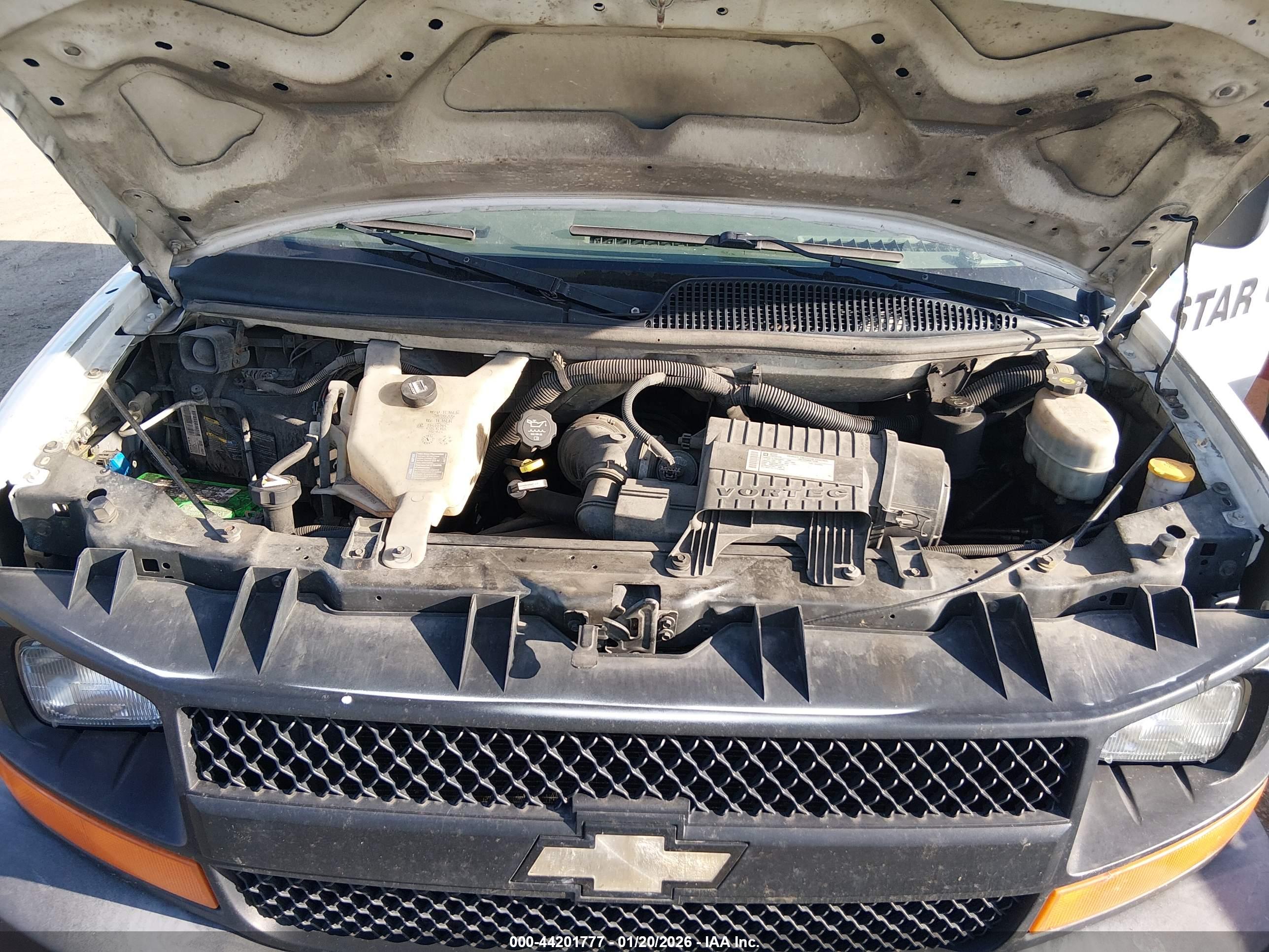 CHEVROLET EXPRESS image 10