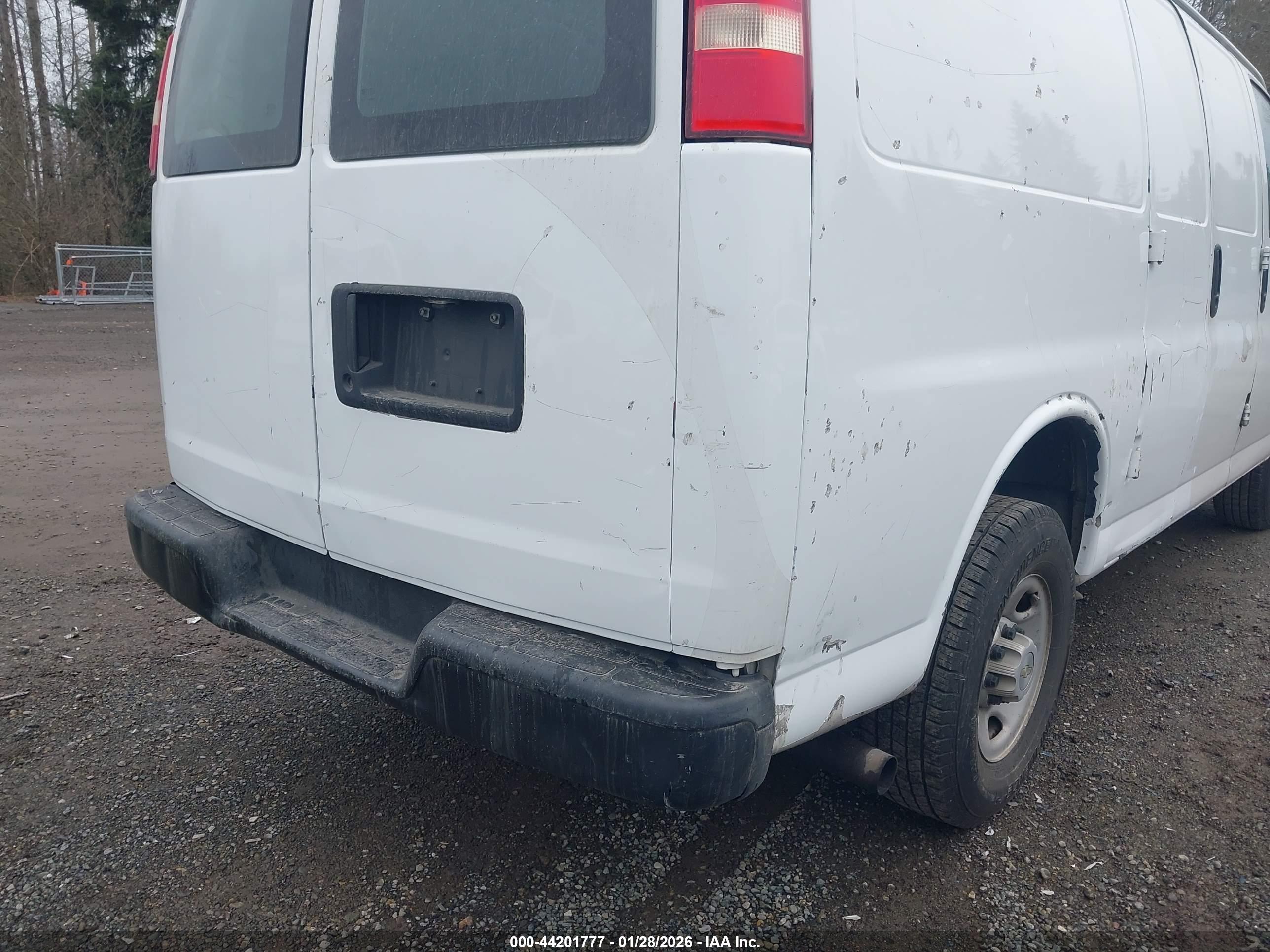 CHEVROLET EXPRESS image 6