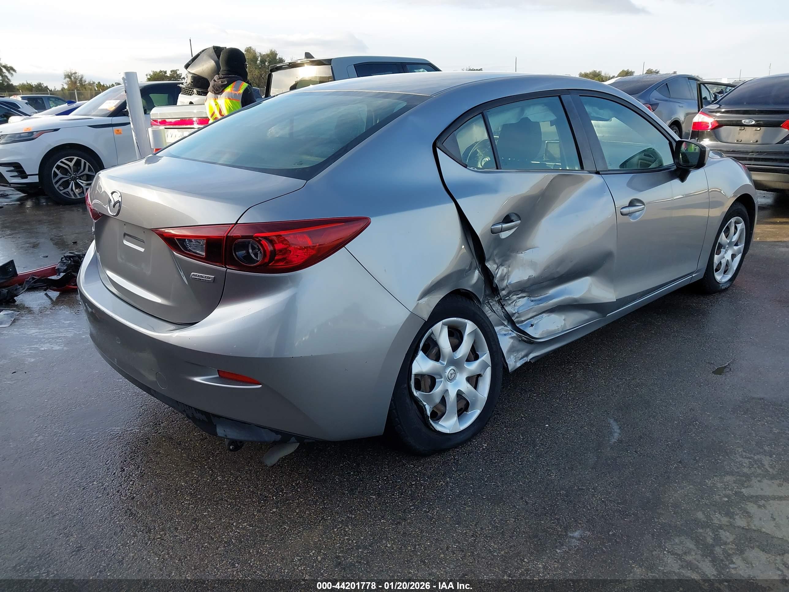 MAZDA MAZDA3 image 4