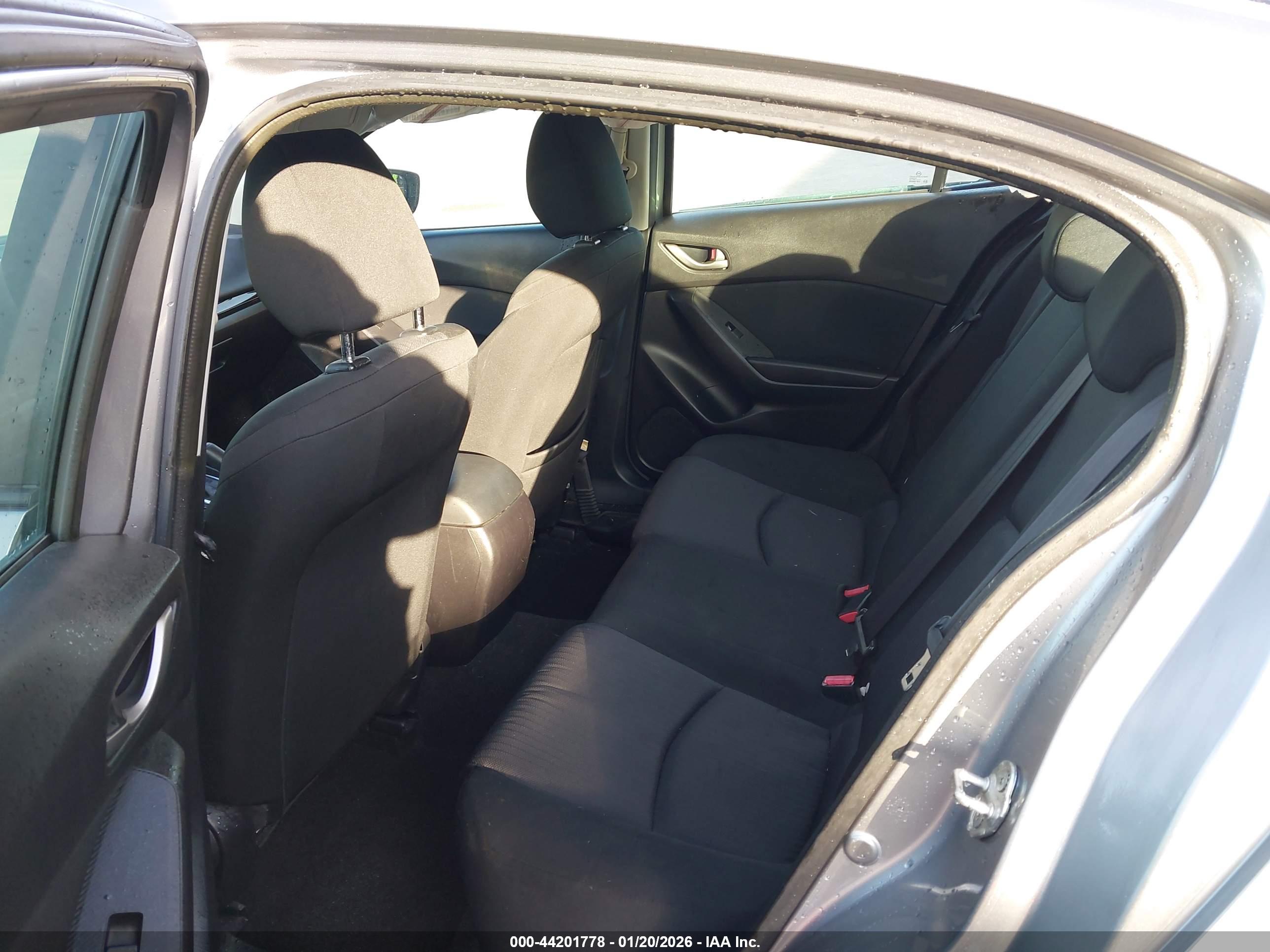 MAZDA MAZDA3 image 8