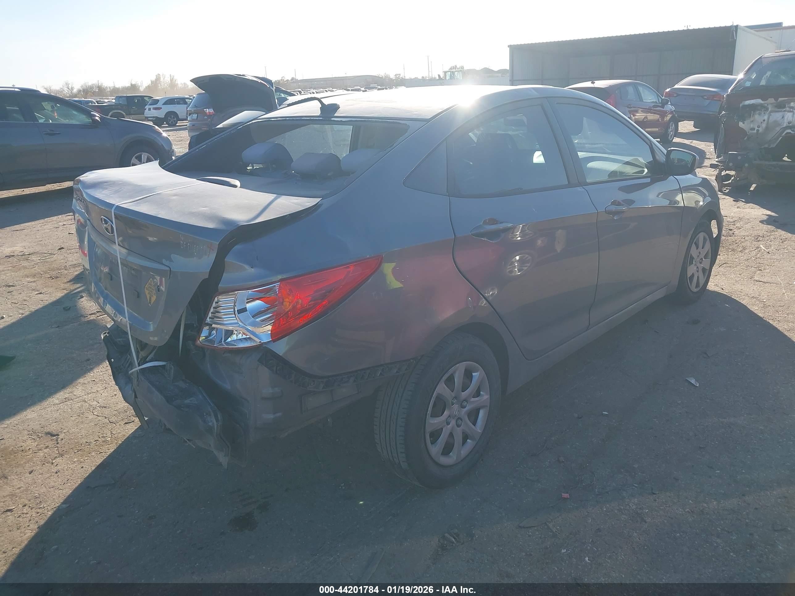 HYUNDAI ACCENT image 4