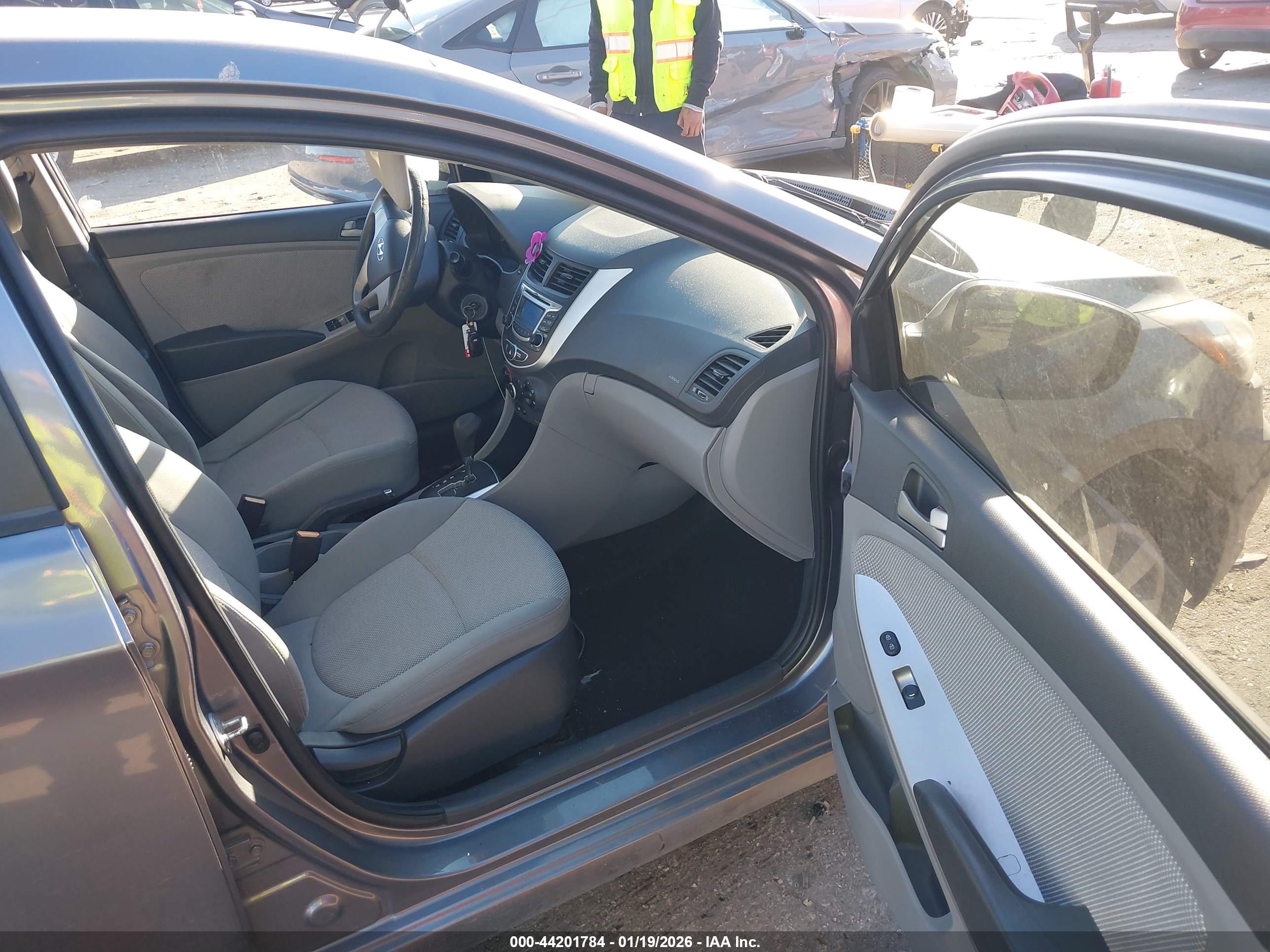 HYUNDAI ACCENT image 5
