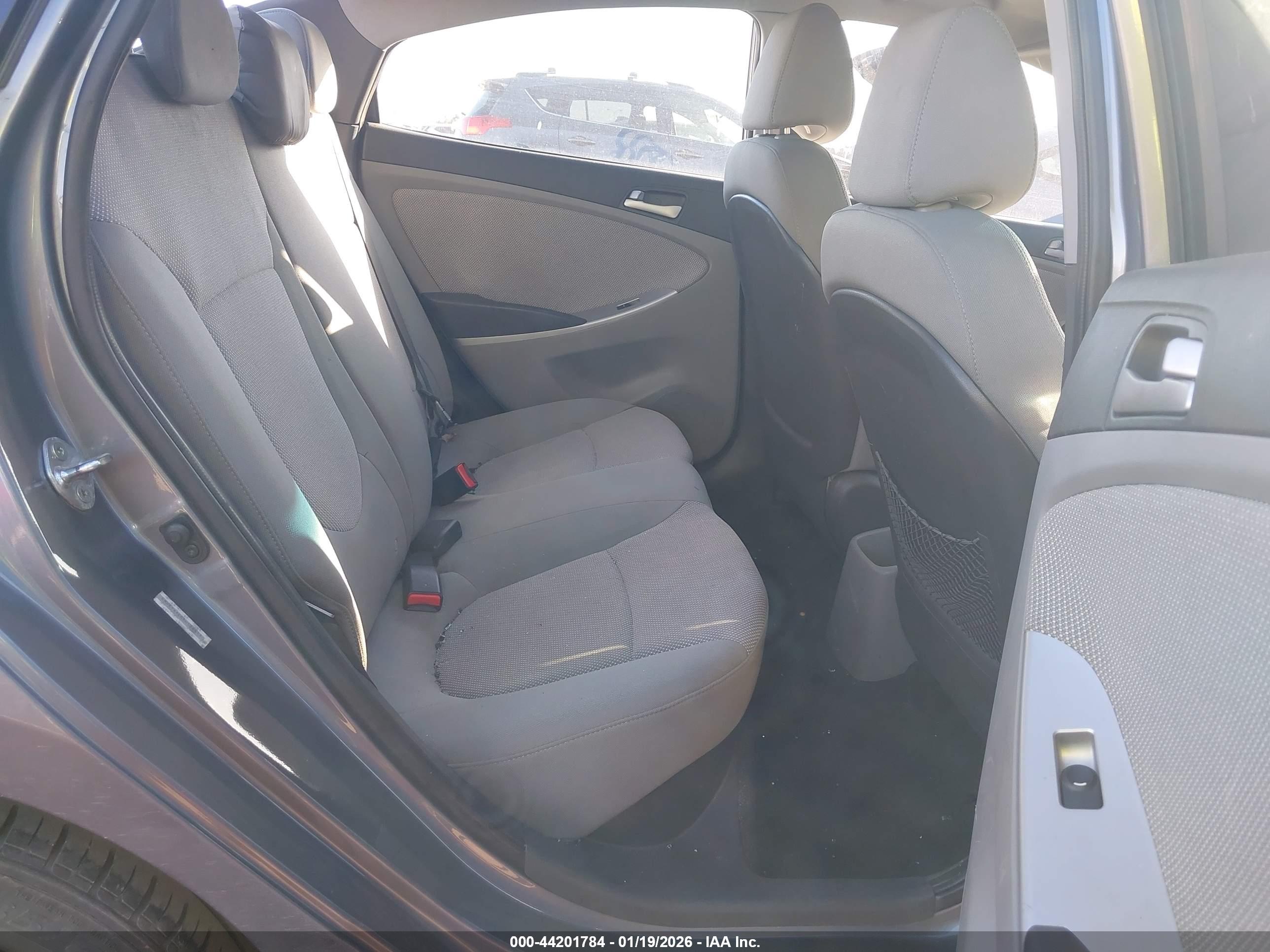 HYUNDAI ACCENT image 8
