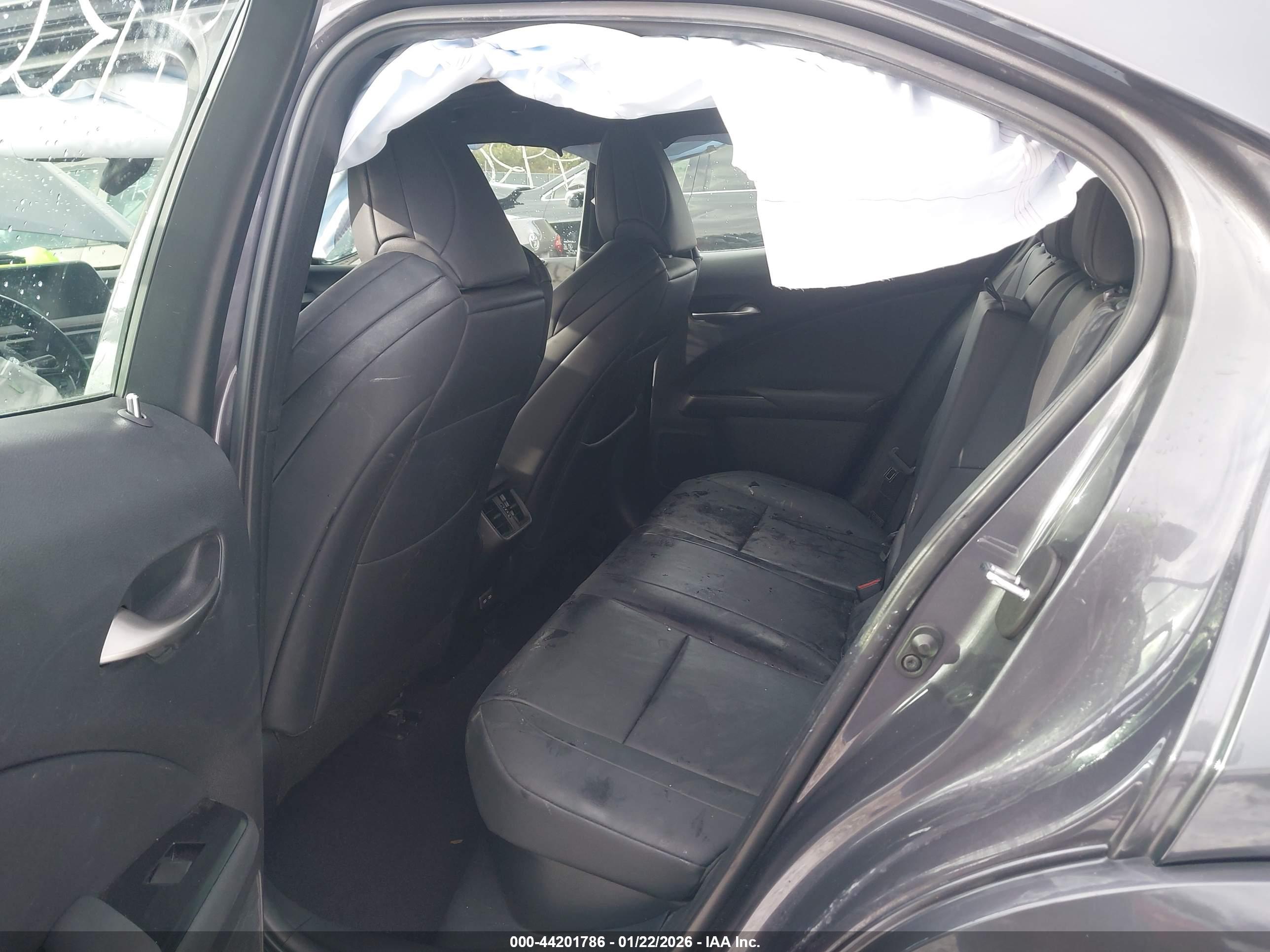 LEXUS UX image 8