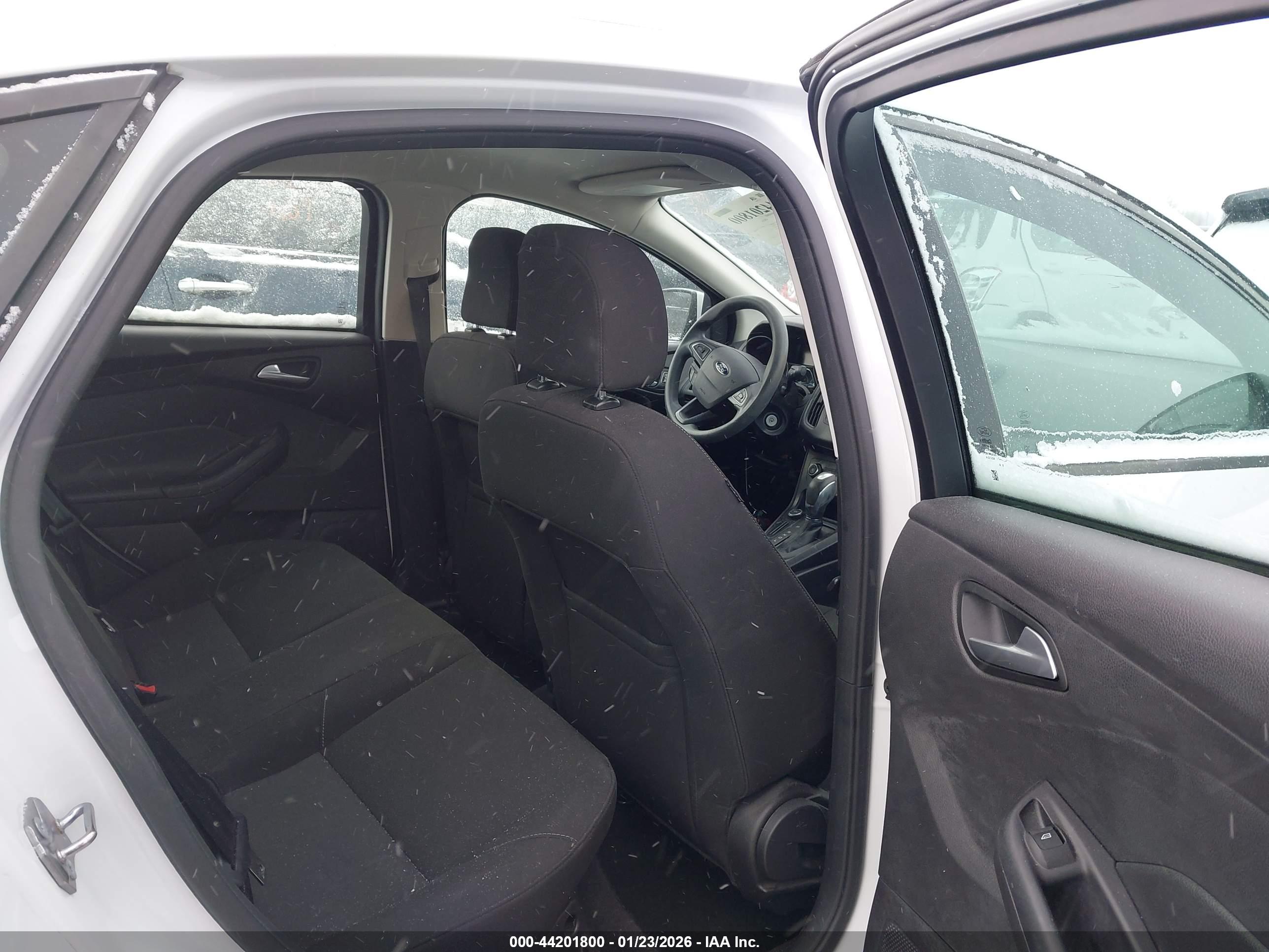 FORD FOCUS image 8