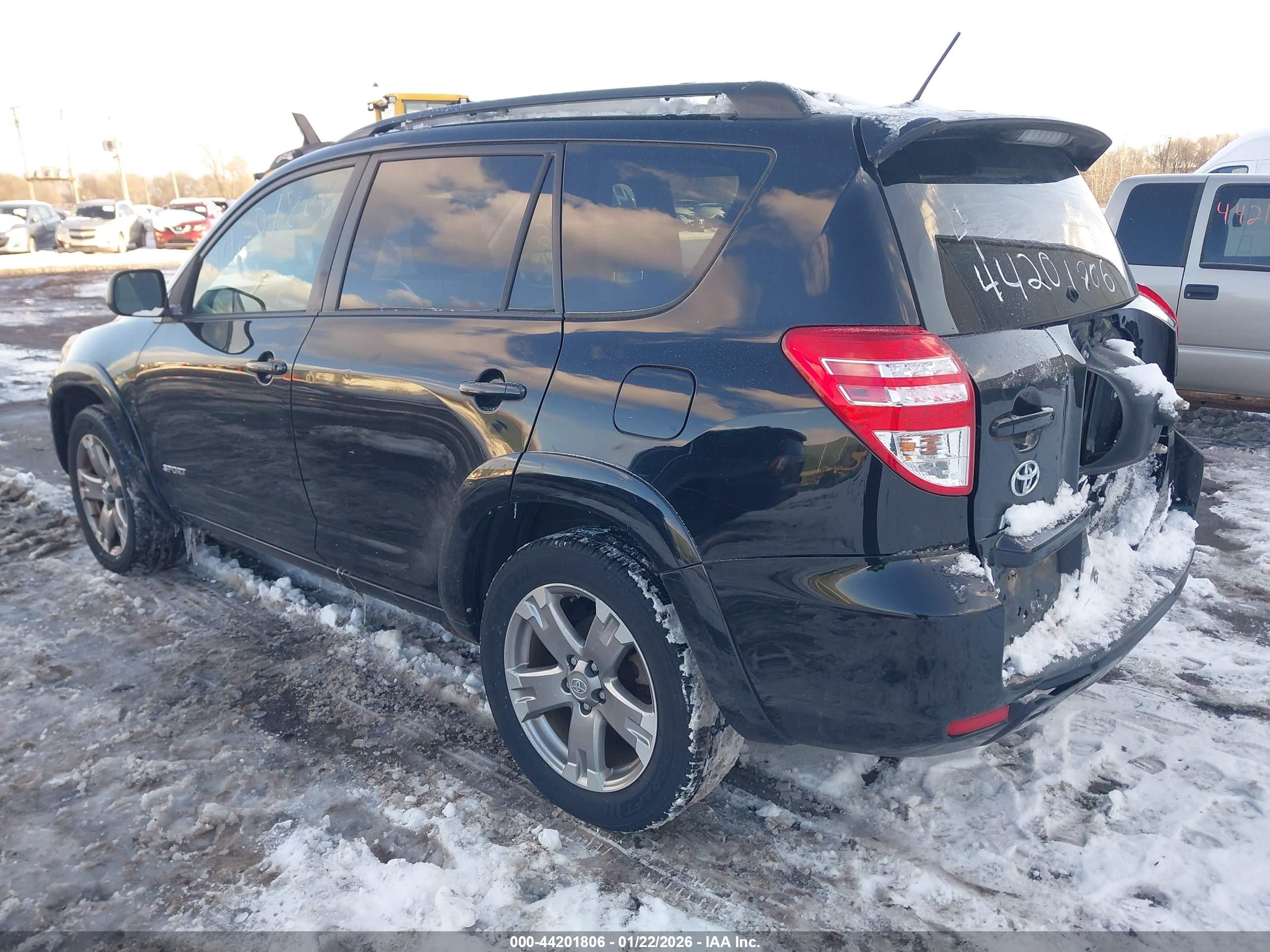 TOYOTA RAV4 image 3