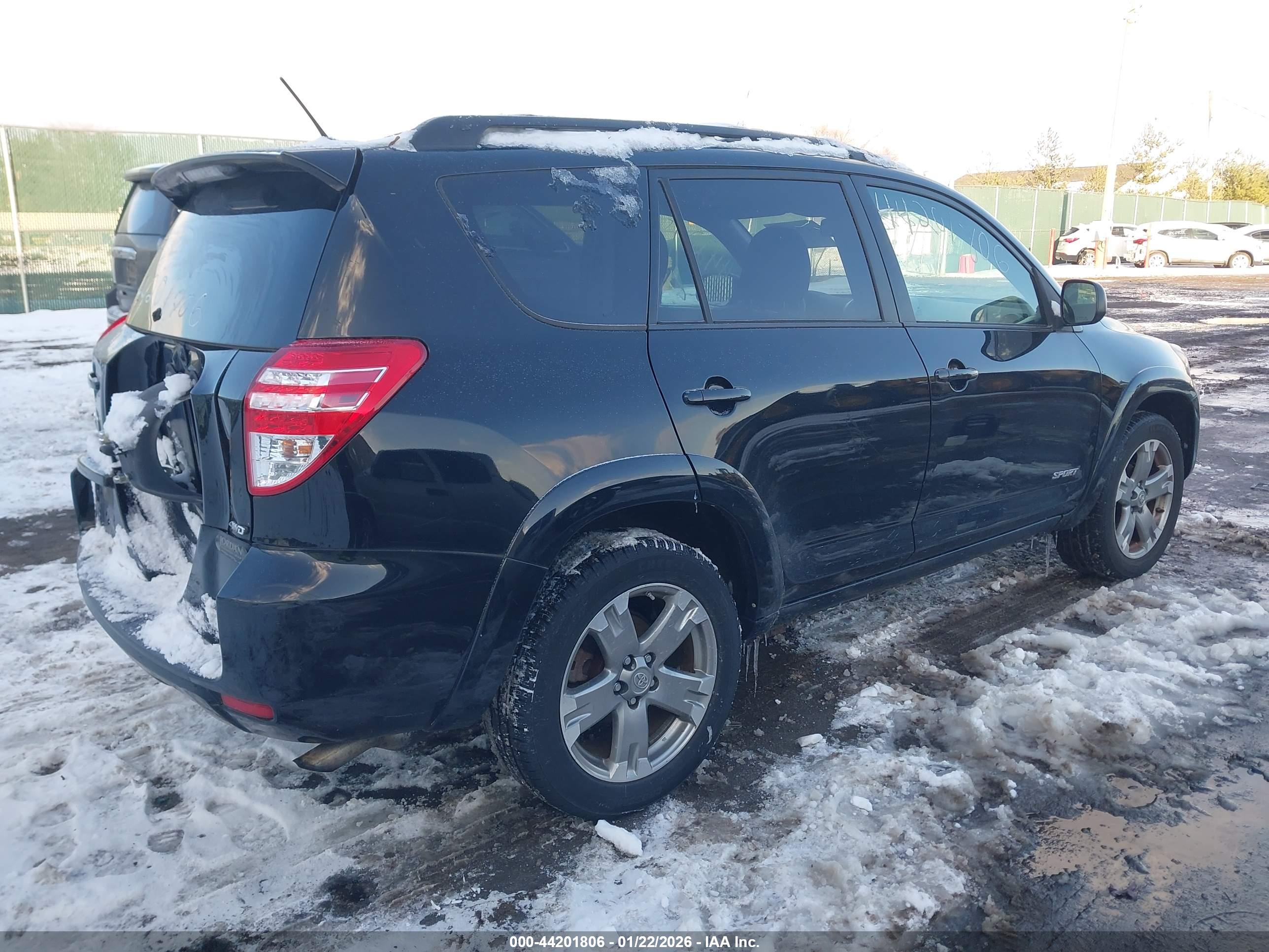 TOYOTA RAV4 image 4