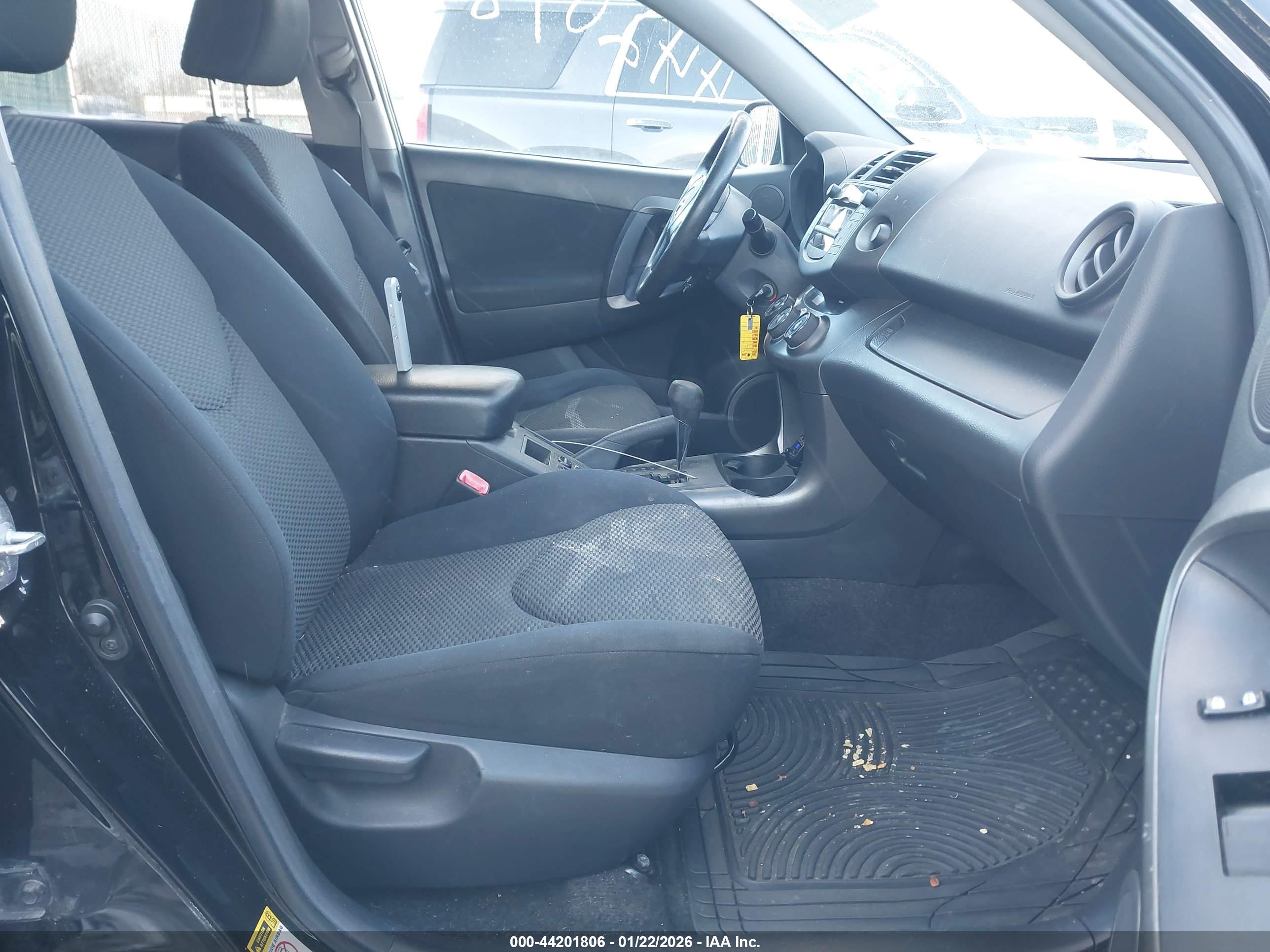 TOYOTA RAV4 image 5