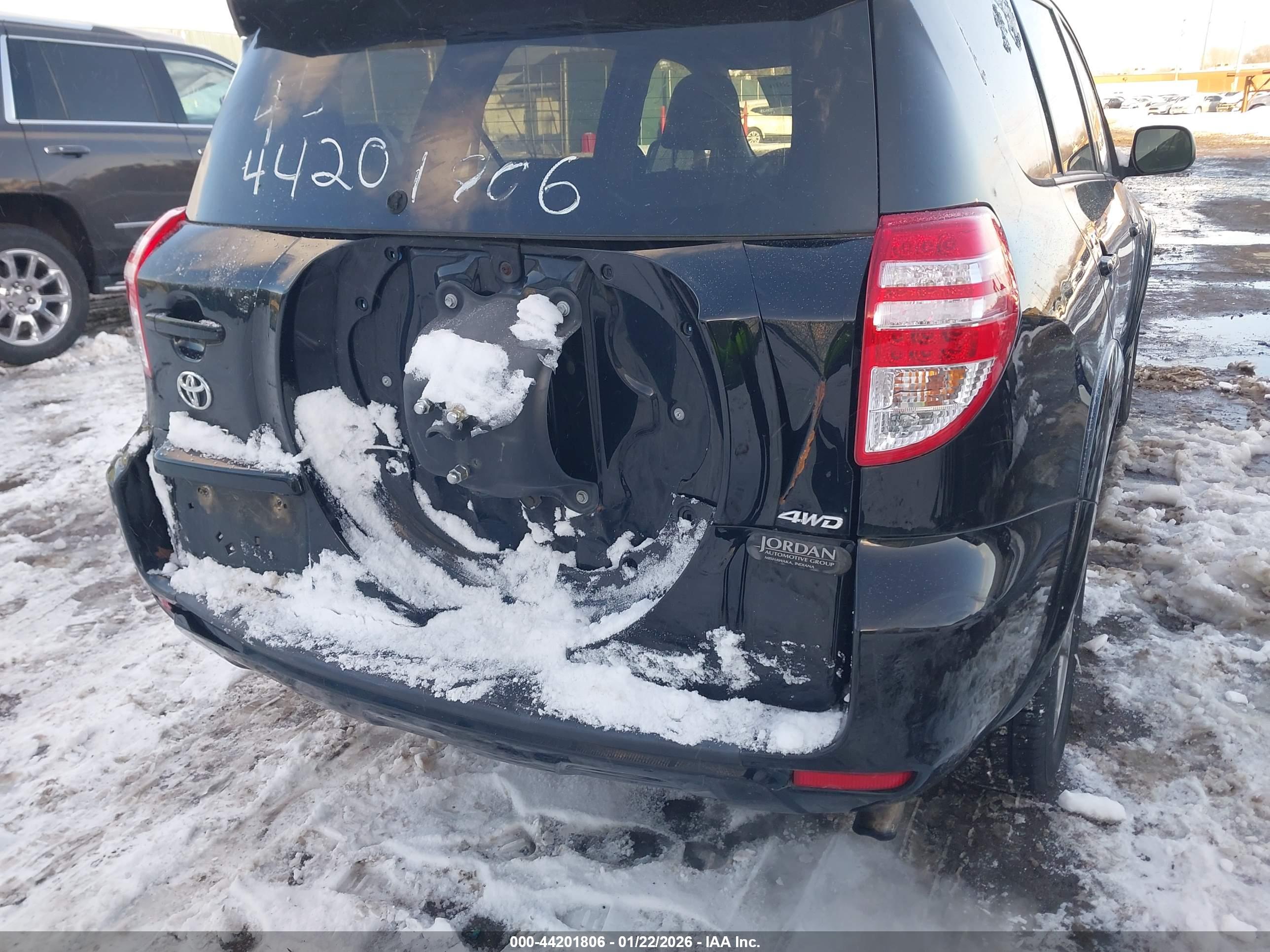 TOYOTA RAV4 image 6