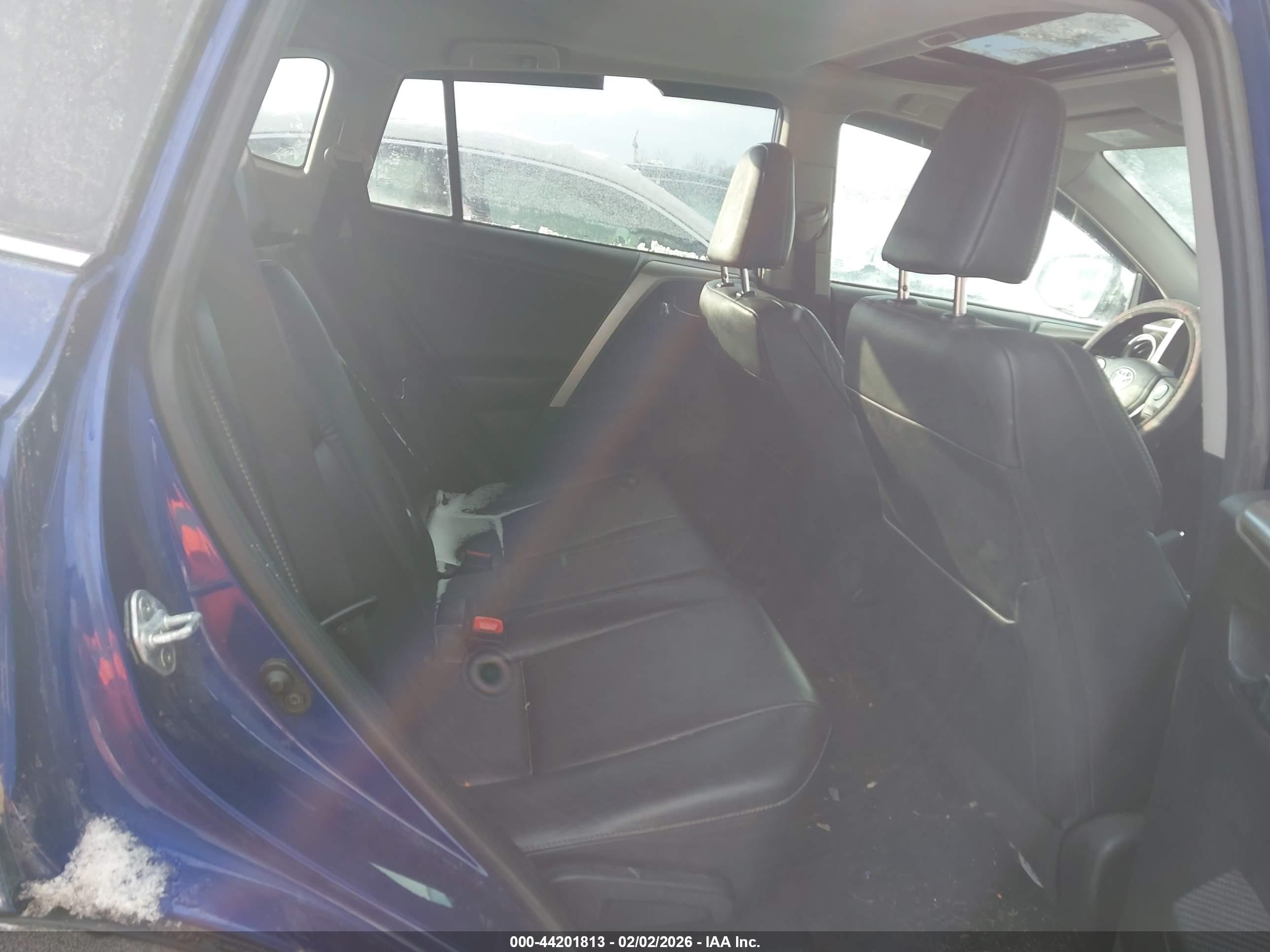 TOYOTA RAV4 image 8