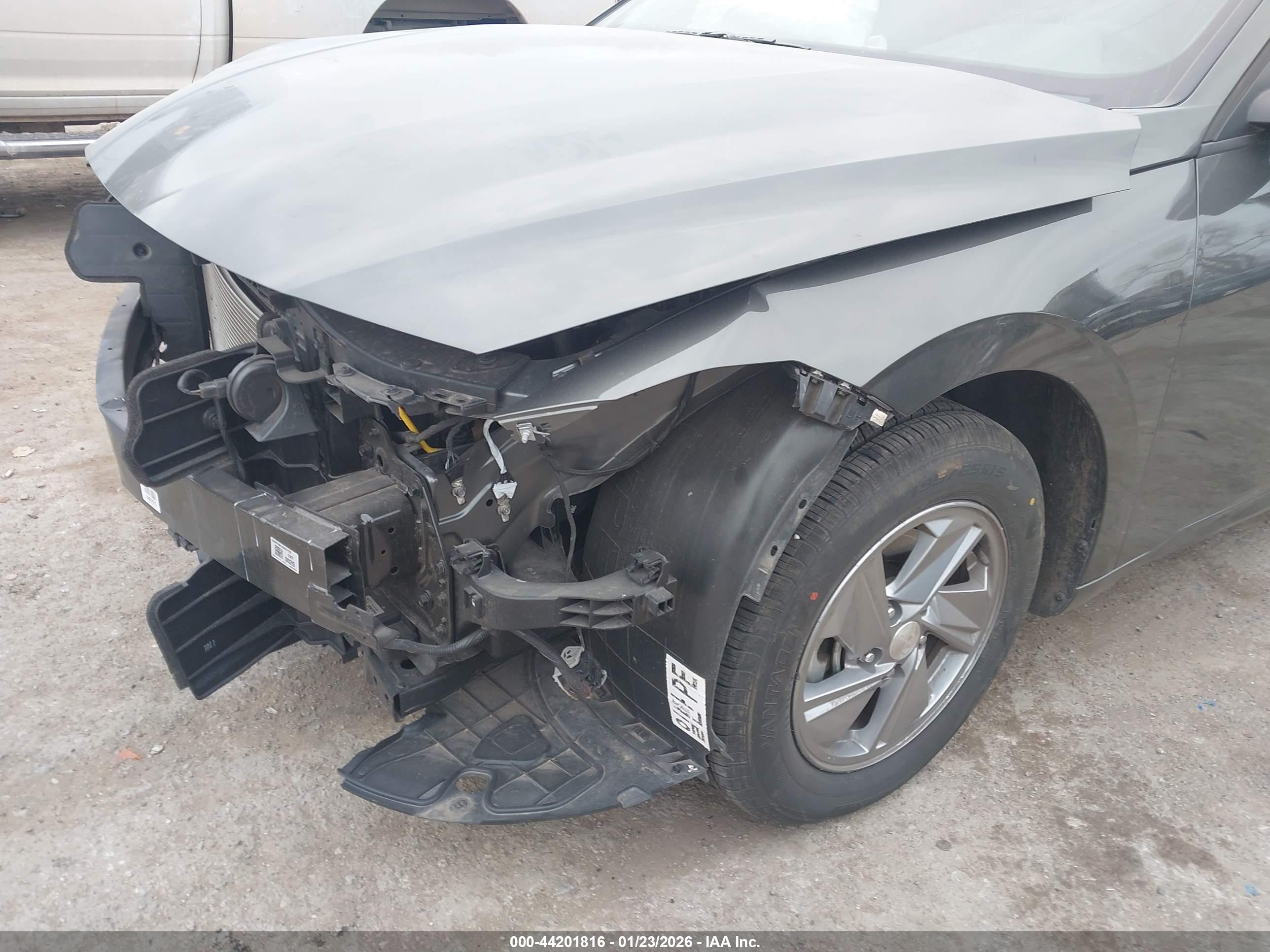HYUNDAI ELANTRA image 6