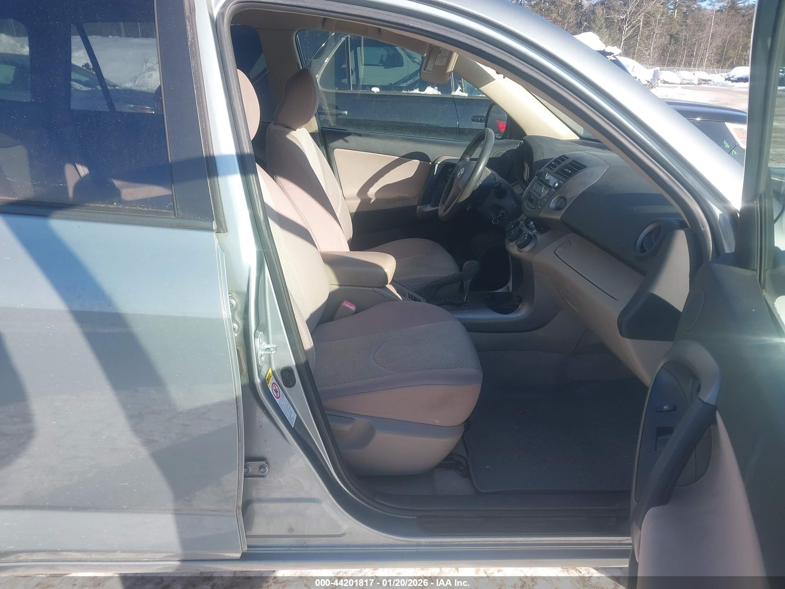 TOYOTA RAV4 image 5