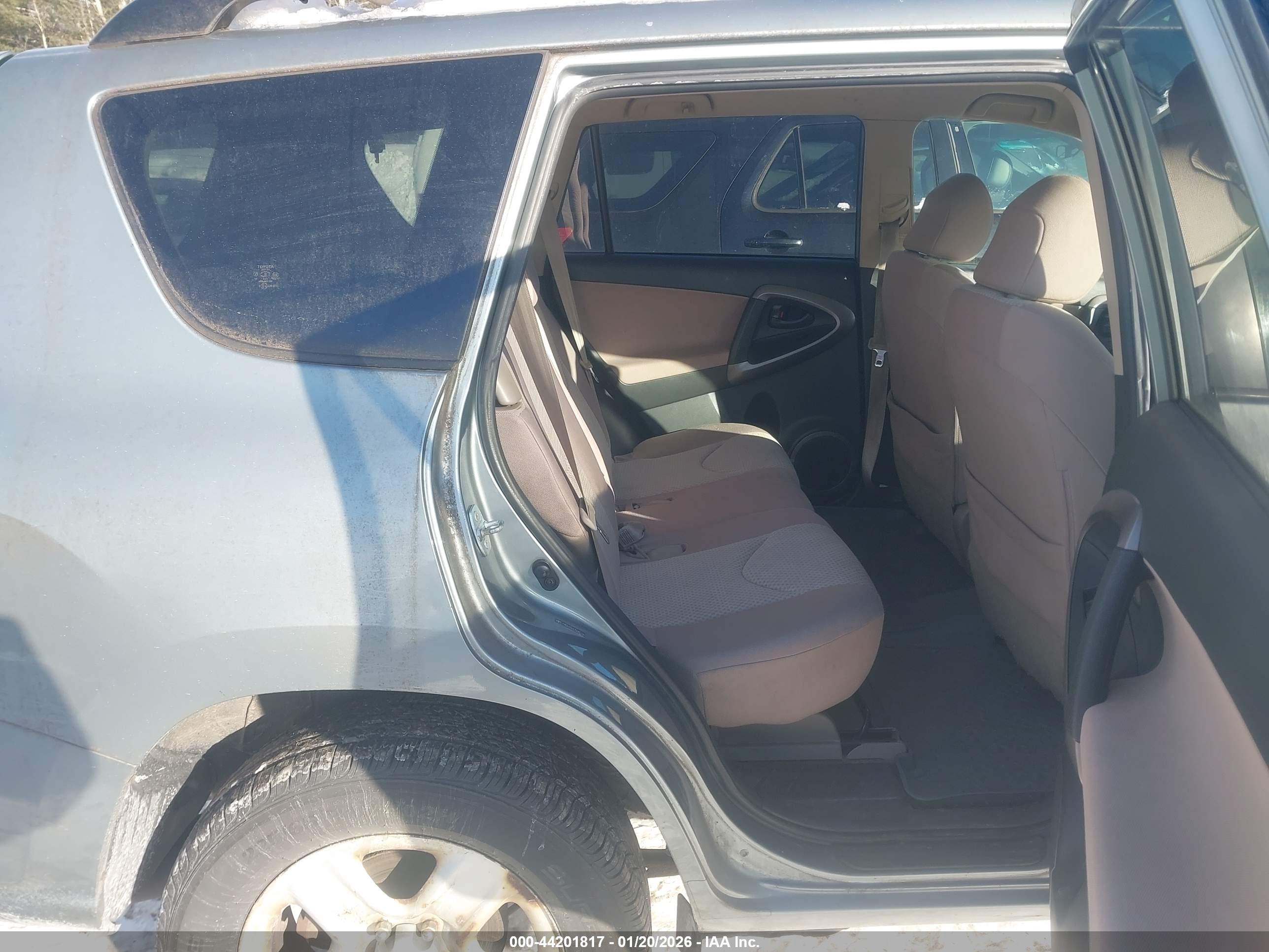 TOYOTA RAV4 image 8
