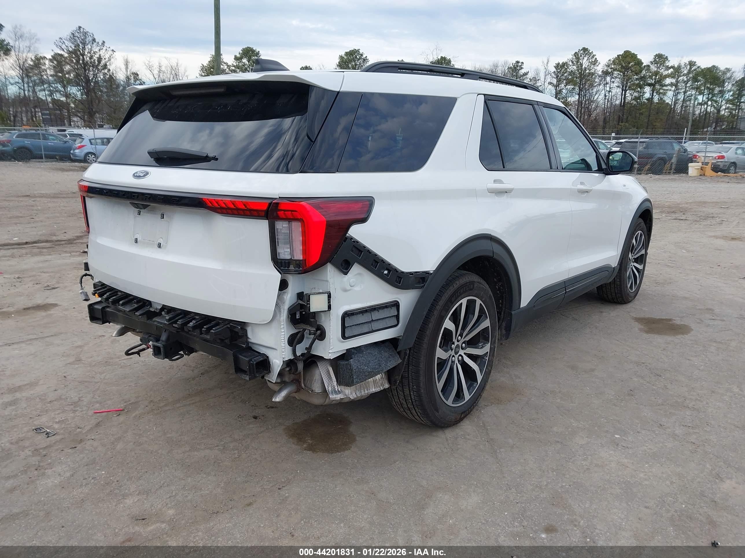 FORD EXPLORER image 4