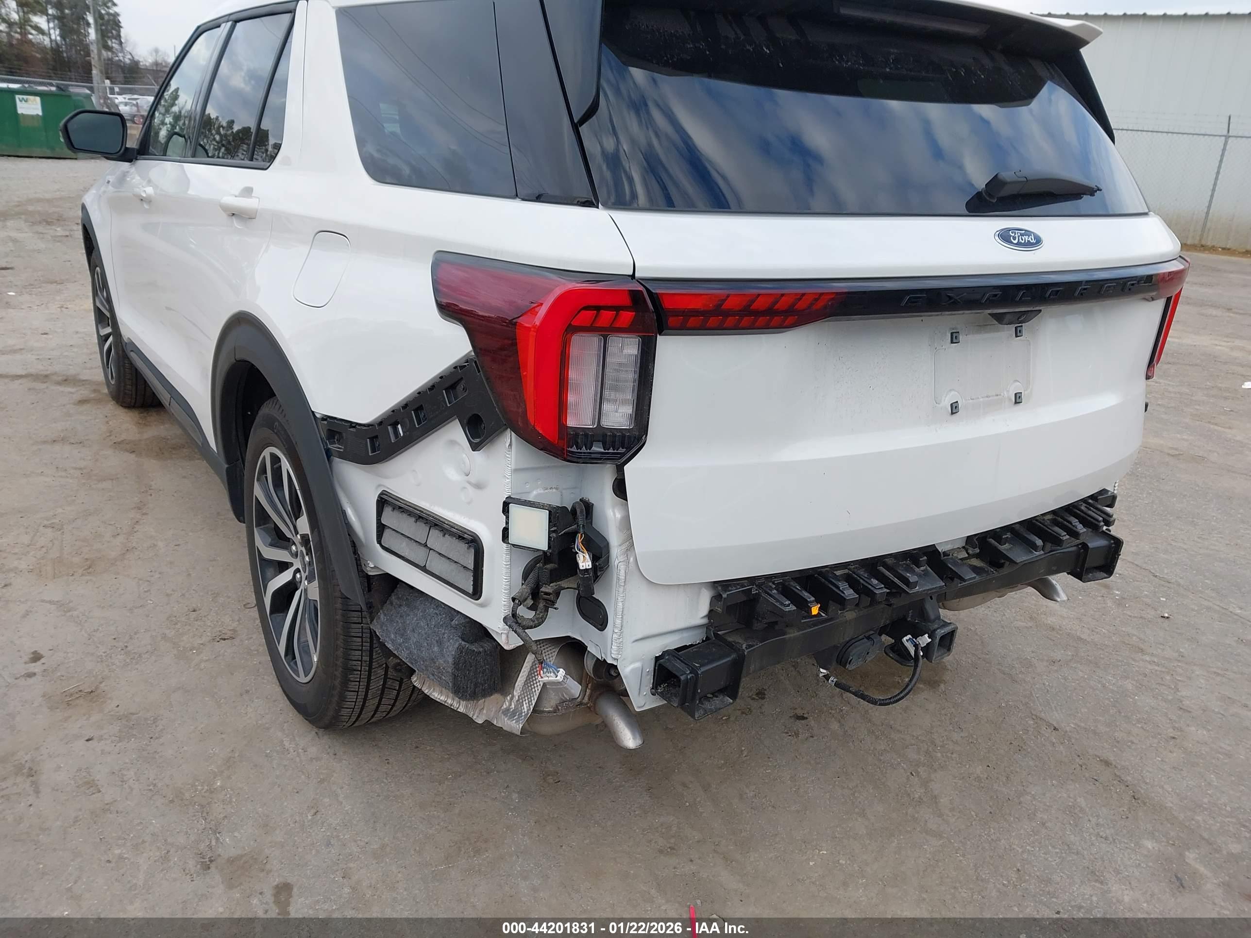 FORD EXPLORER image 6