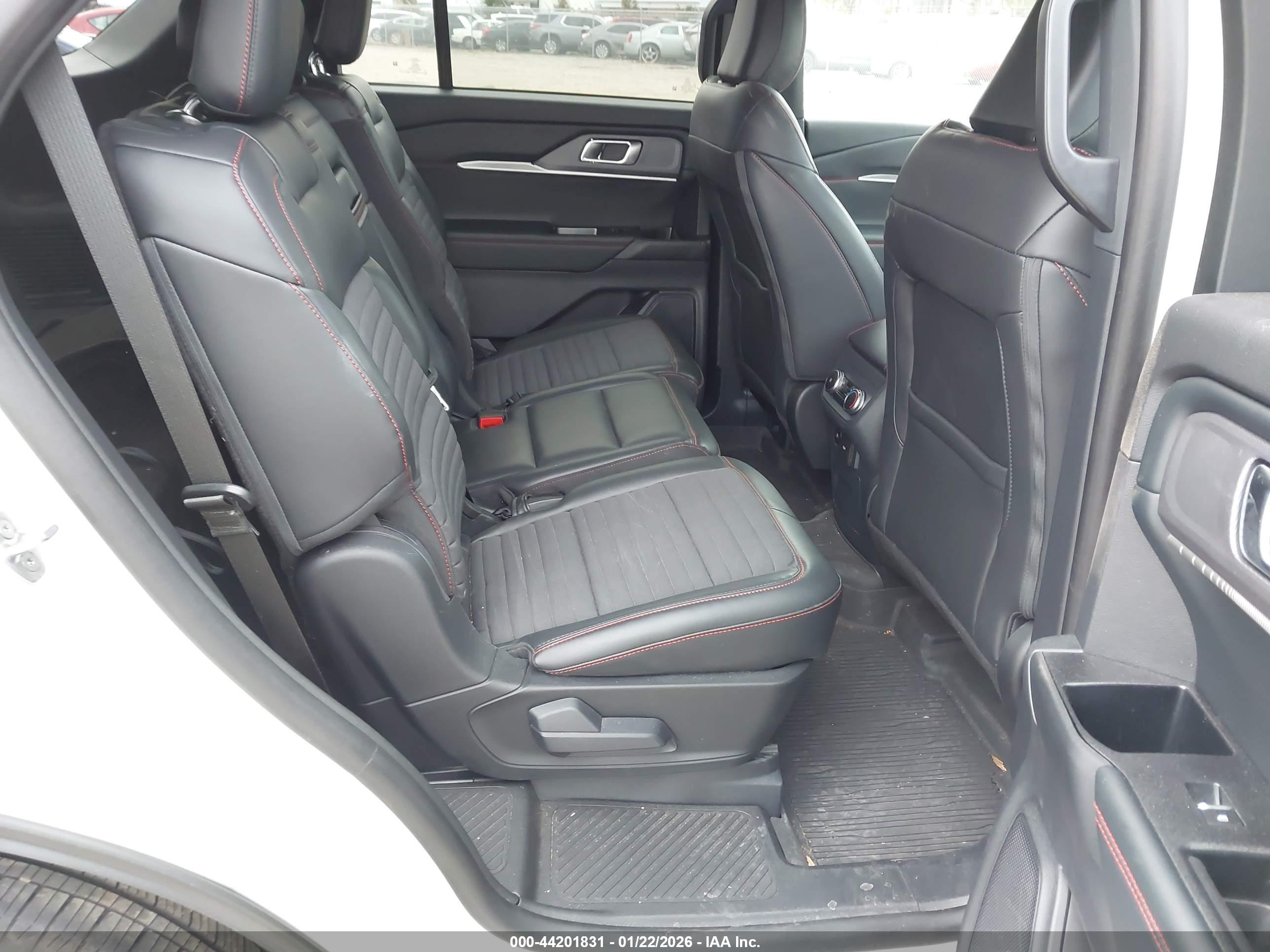FORD EXPLORER image 8