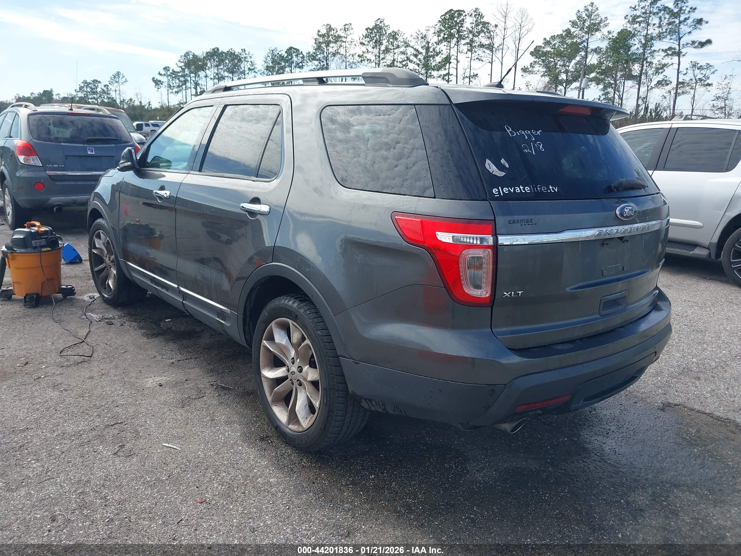 FORD EXPLORER image 3