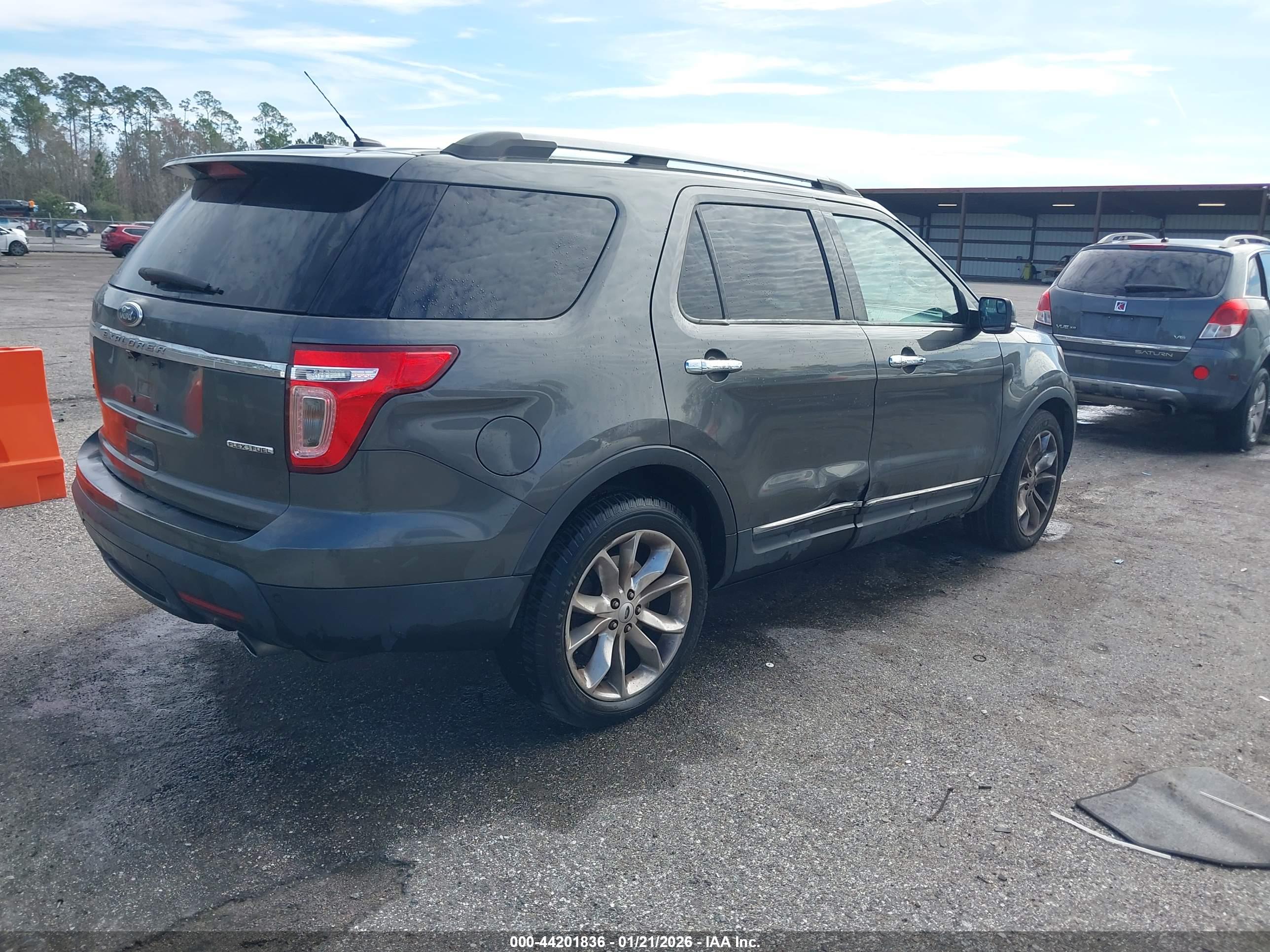 FORD EXPLORER image 4