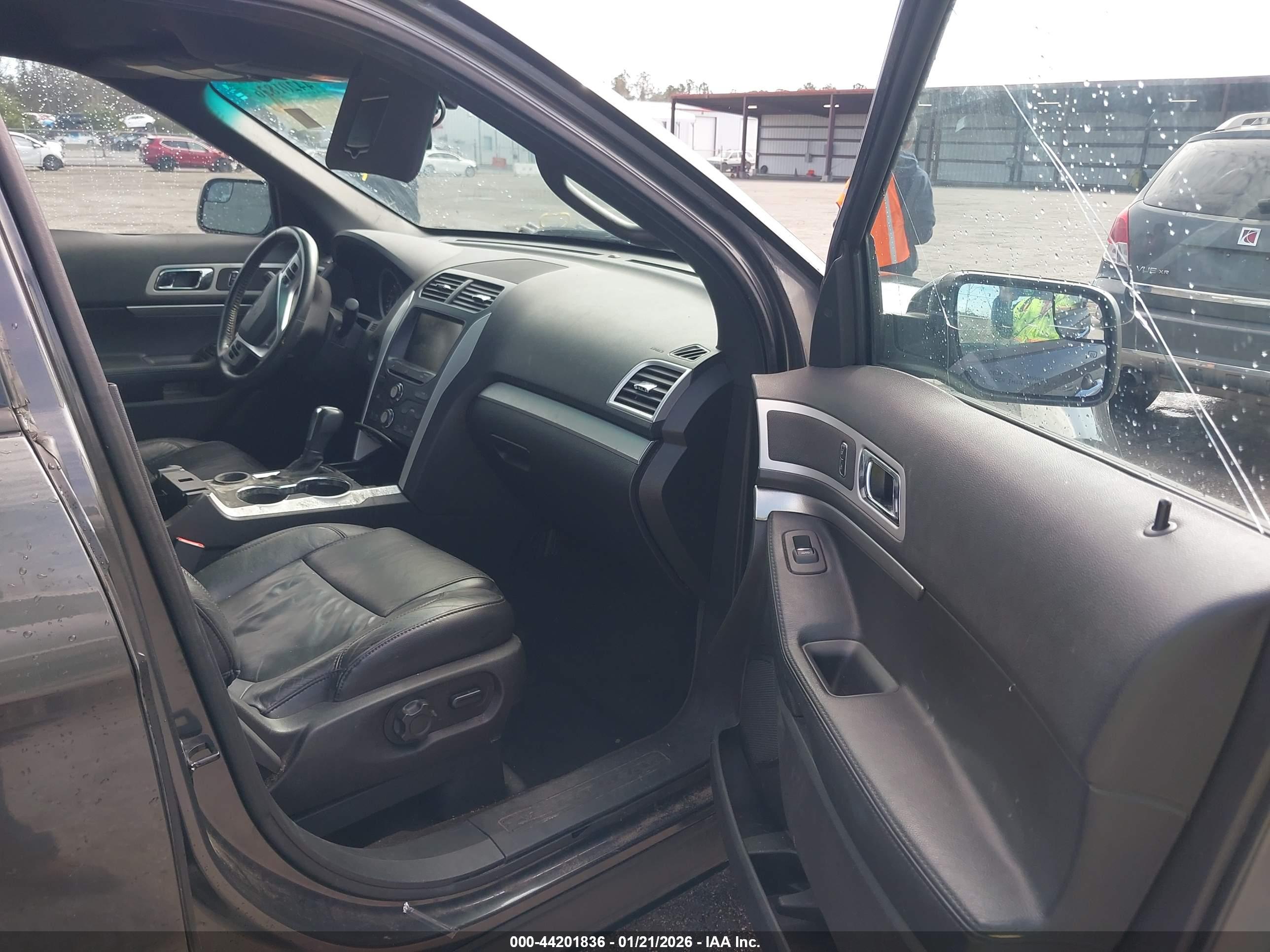 FORD EXPLORER image 5