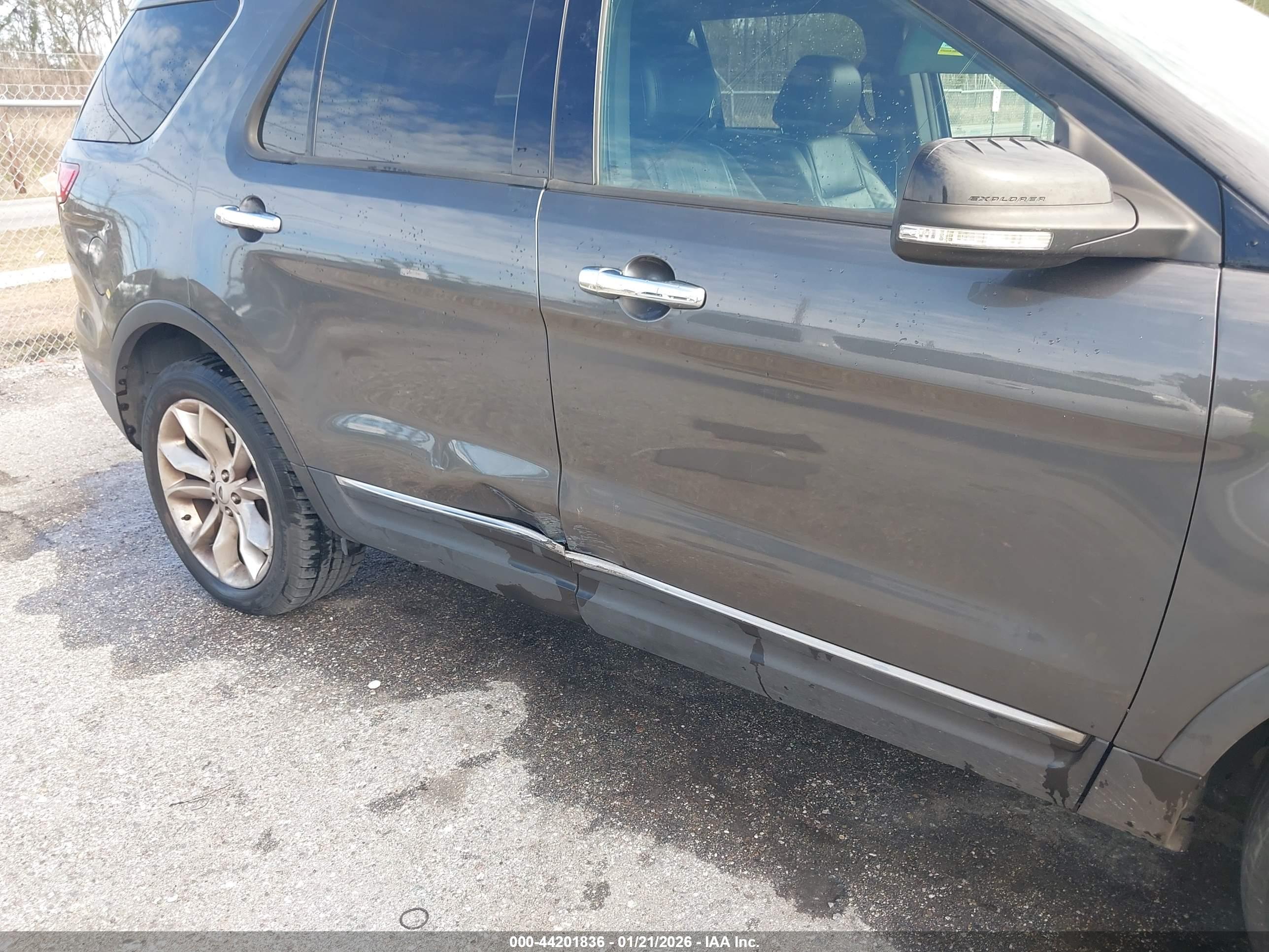 FORD EXPLORER image 6