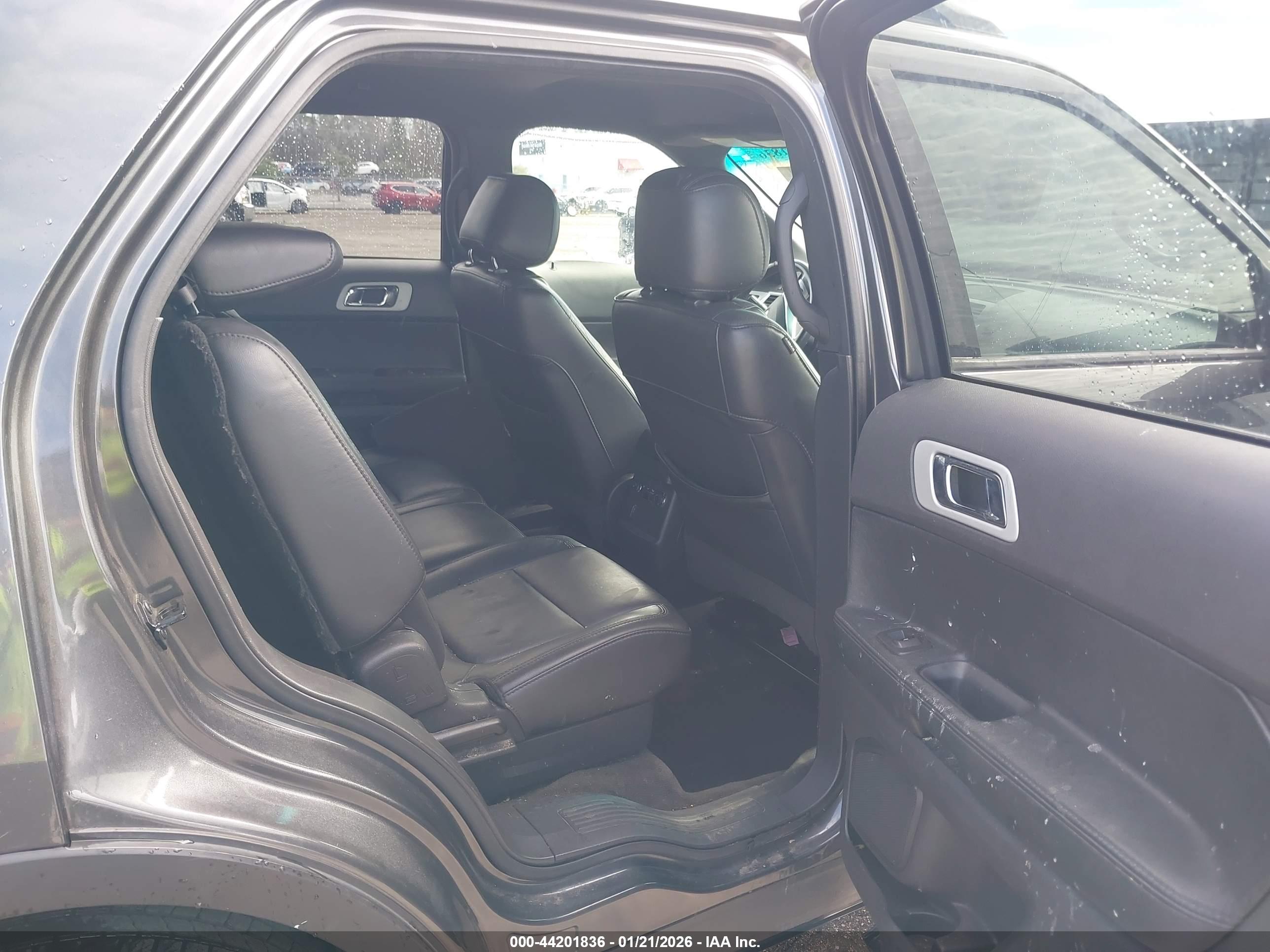 FORD EXPLORER image 8