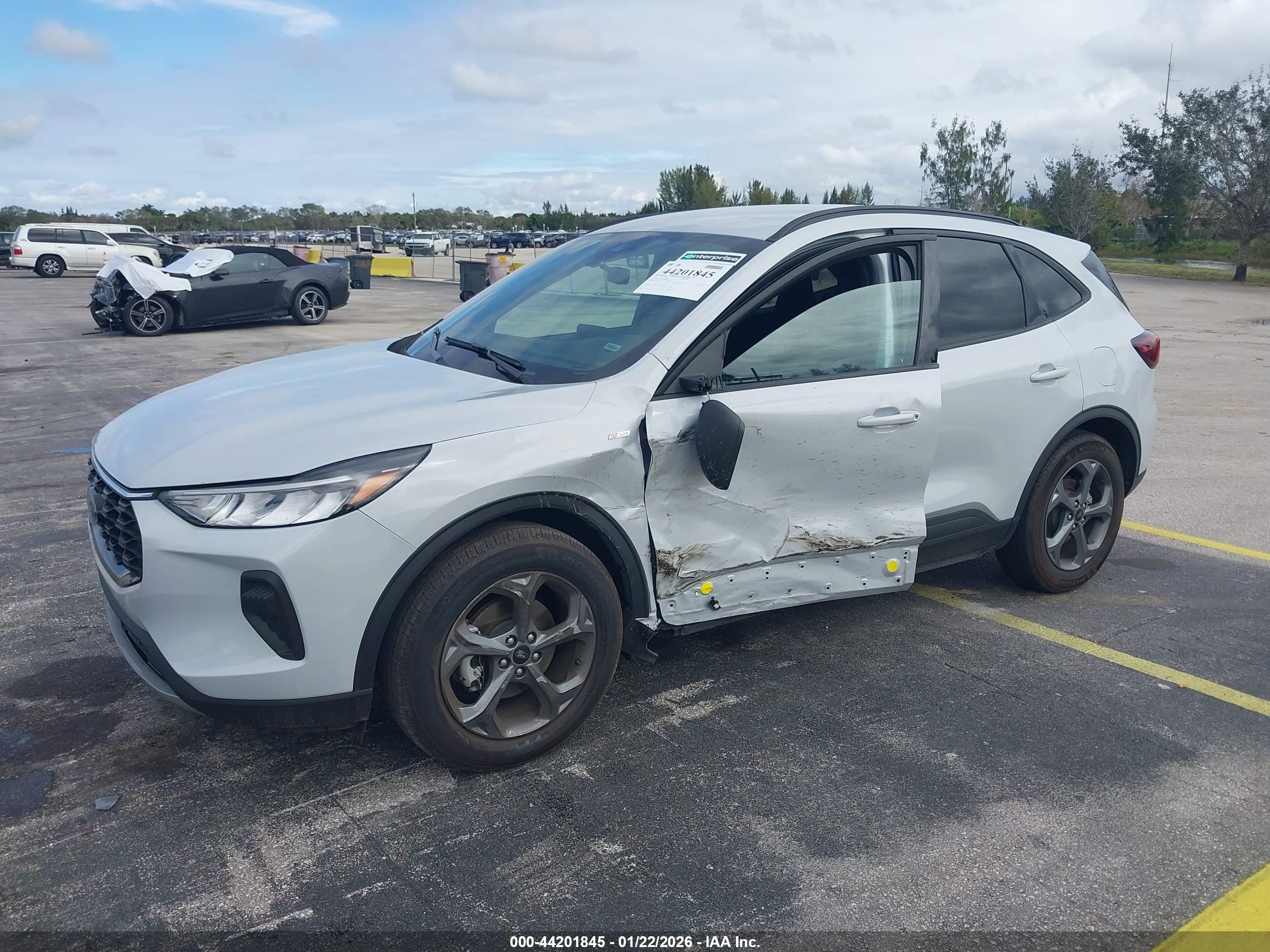 FORD ESCAPE image 2