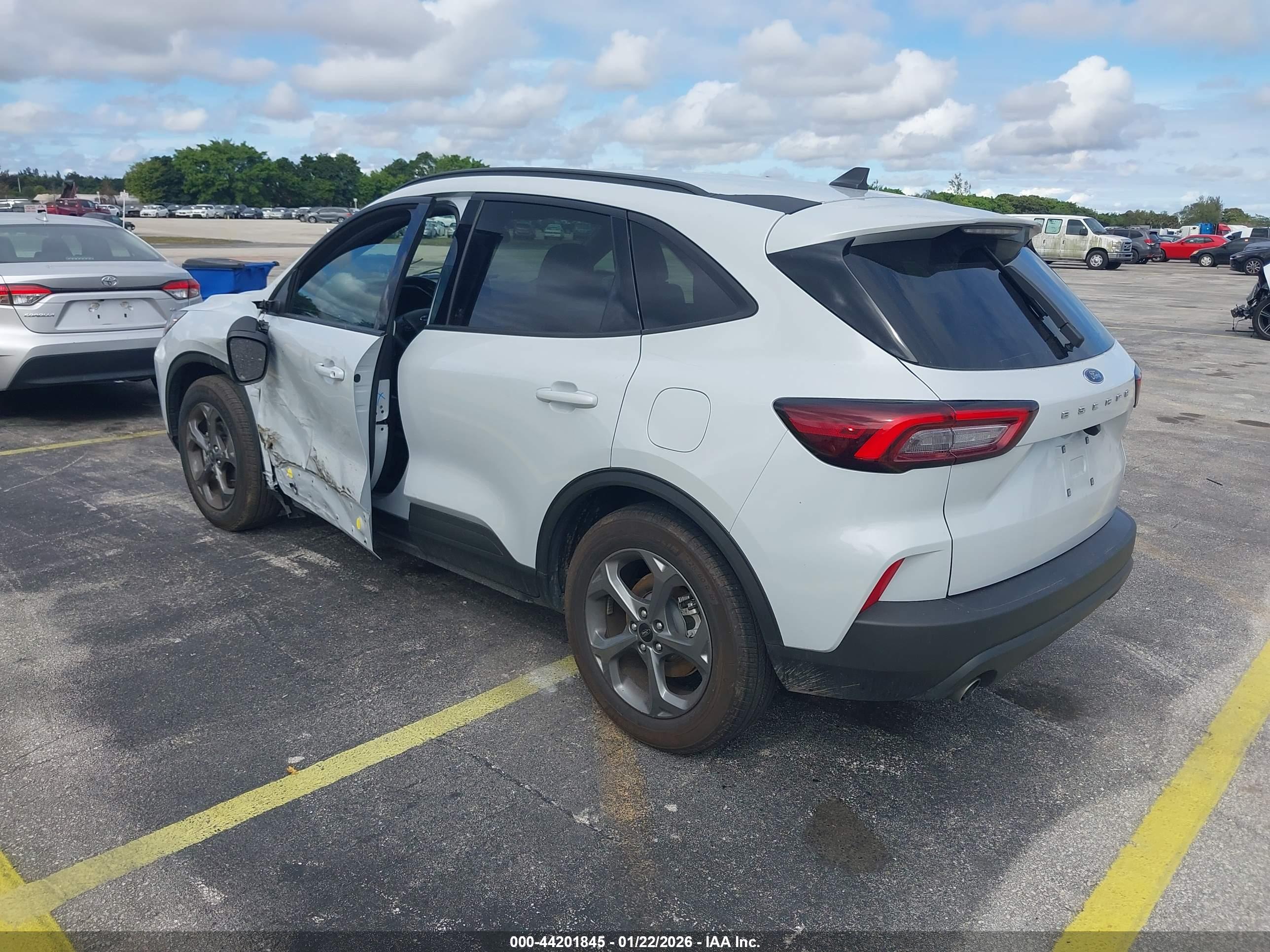 FORD ESCAPE image 3