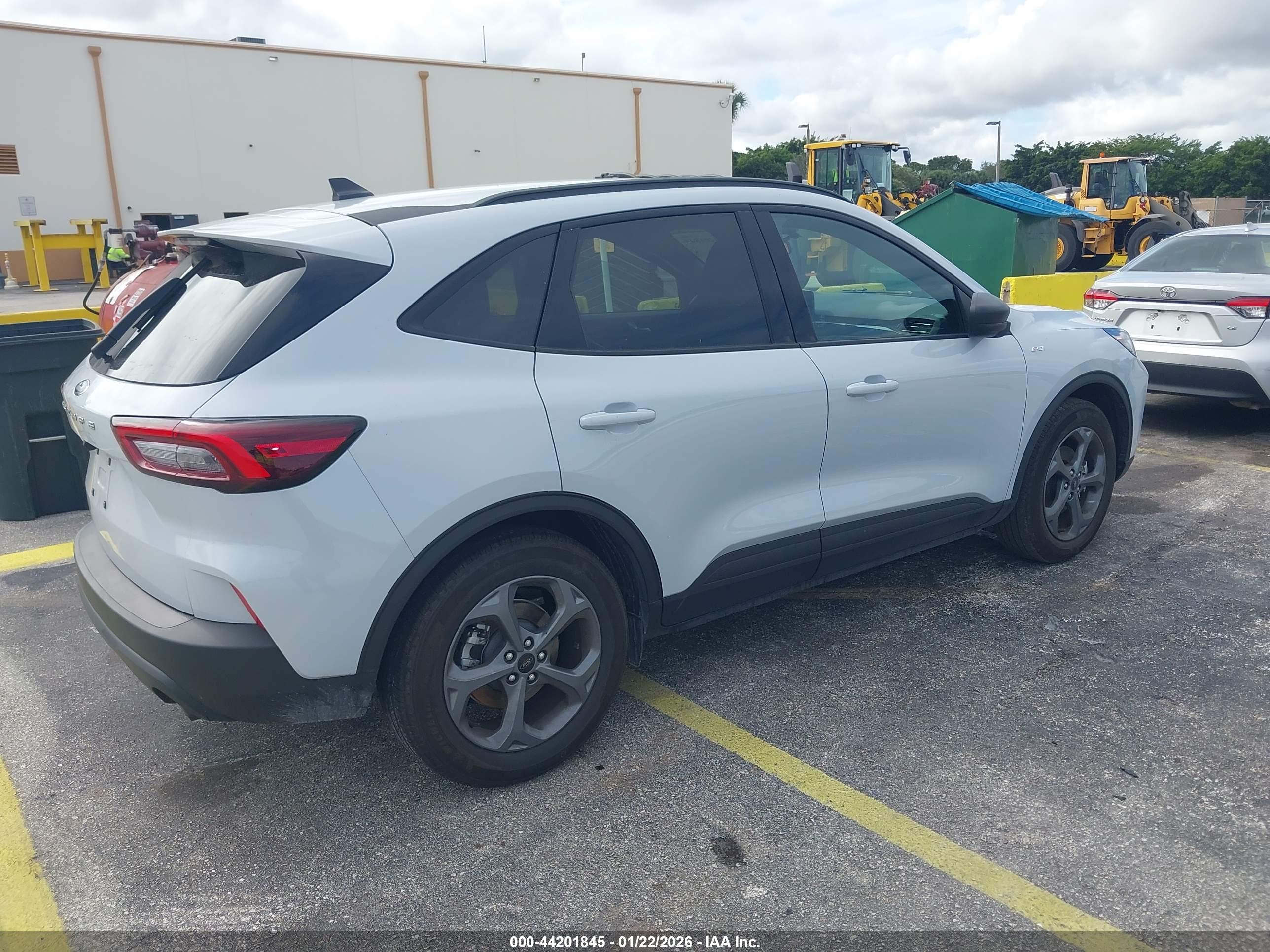 FORD ESCAPE image 4