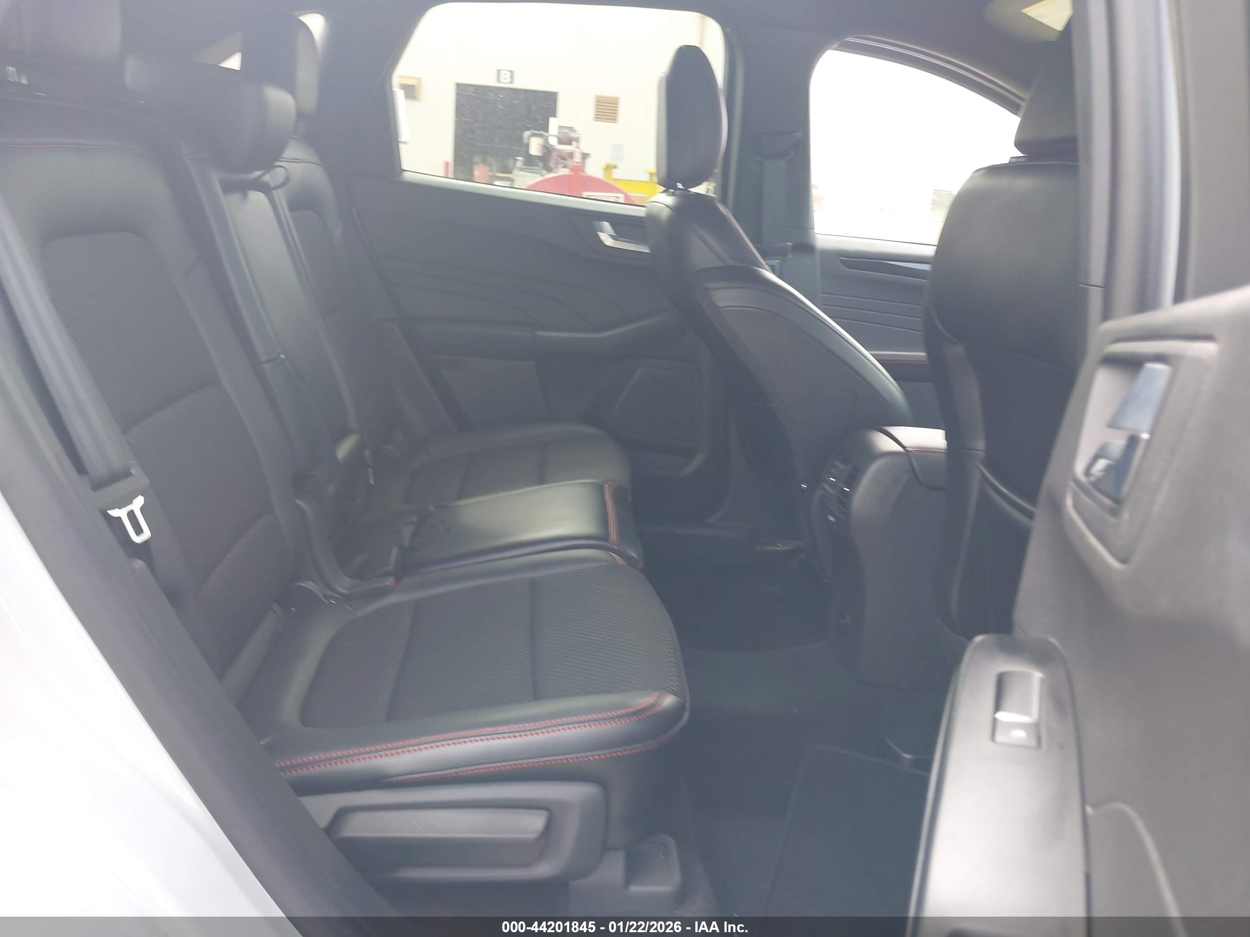 FORD ESCAPE image 8